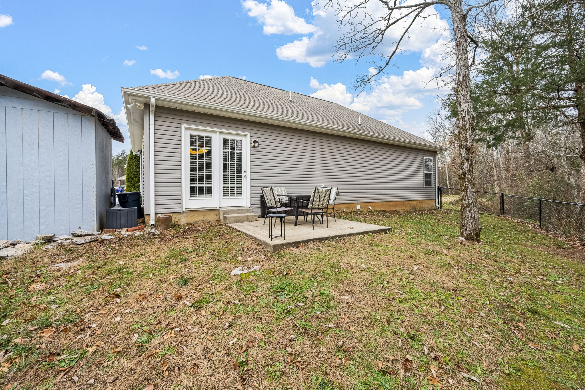 624 Niagra Ln Property Photo 27