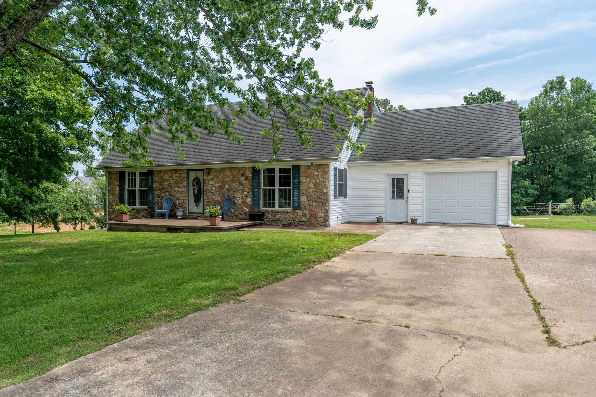 103 Daniel Cir Property Photo