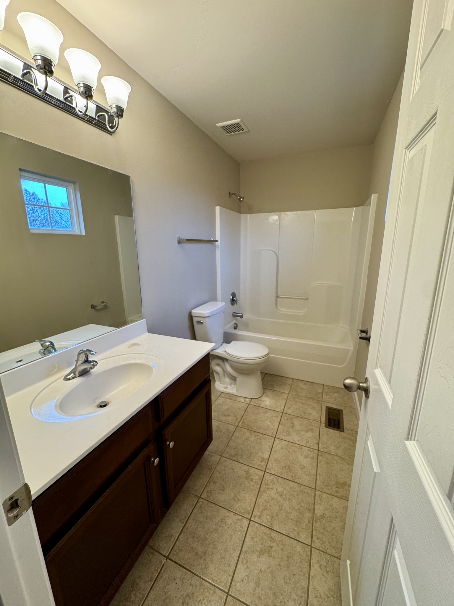 1015 Daniel Ln Property Photo 7