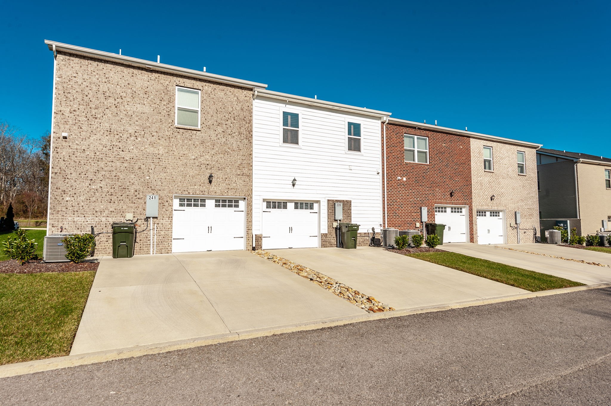 239 Grandstand Blvd Property Photo 44