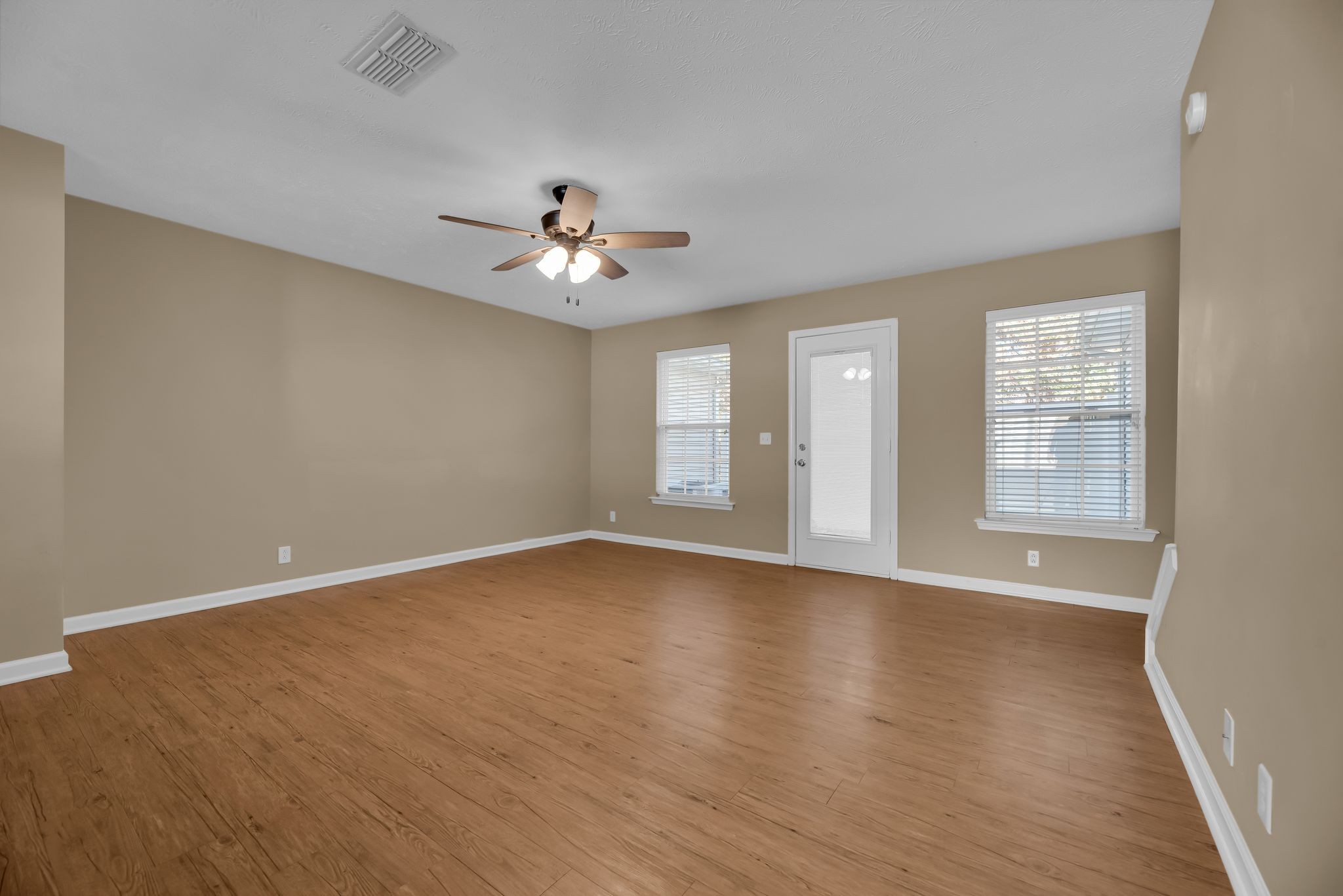 1922 Victory Gallop Ln Property Photo 6