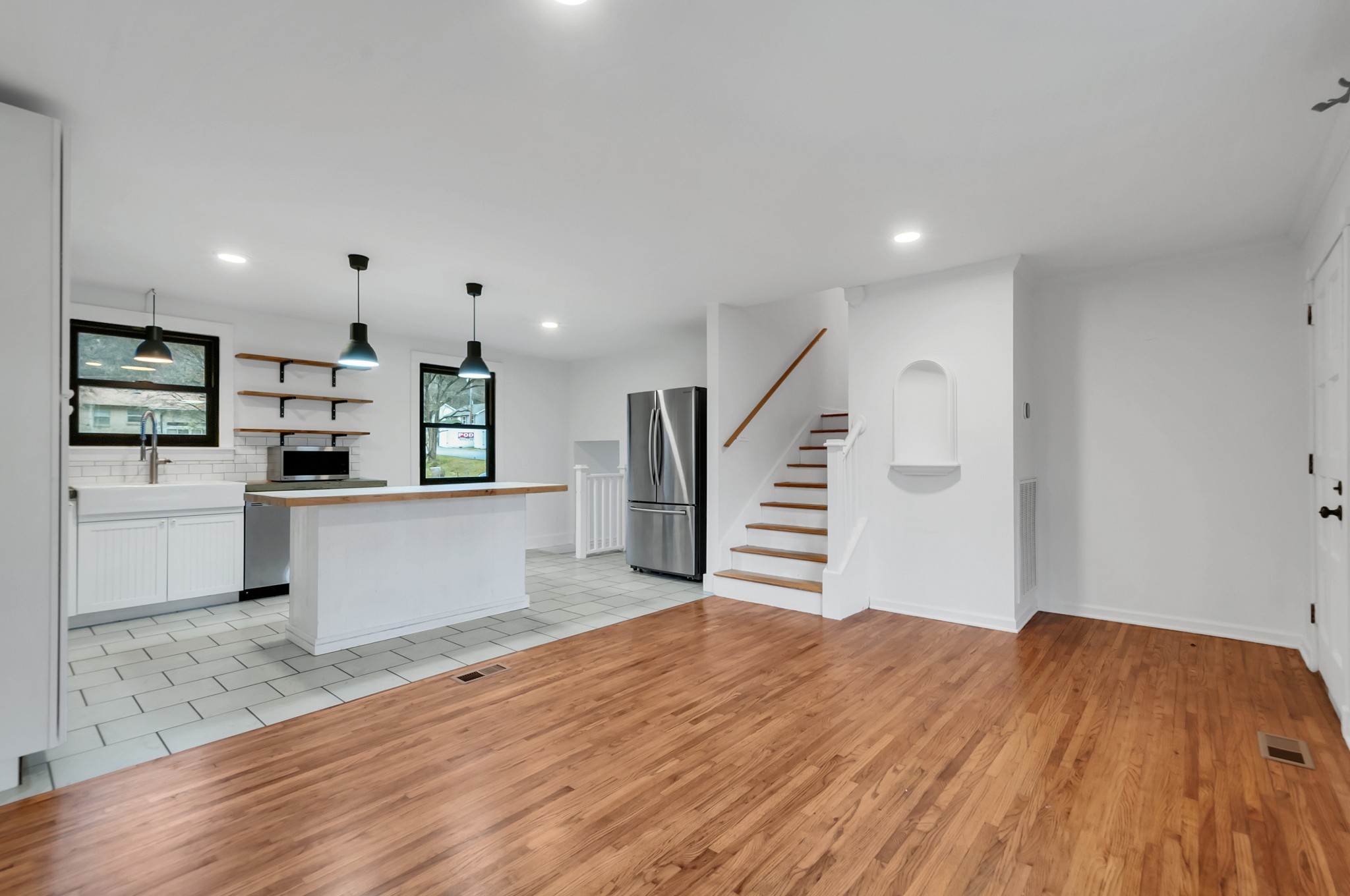 200 Cherry Dr Property Photo 4