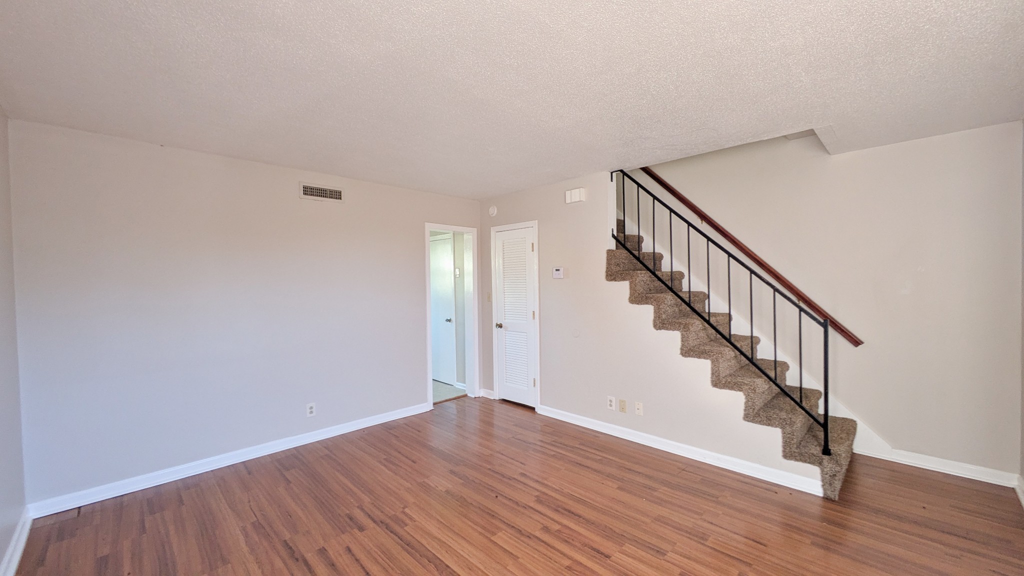 1531 E Knollwood Cir Property Photo 9