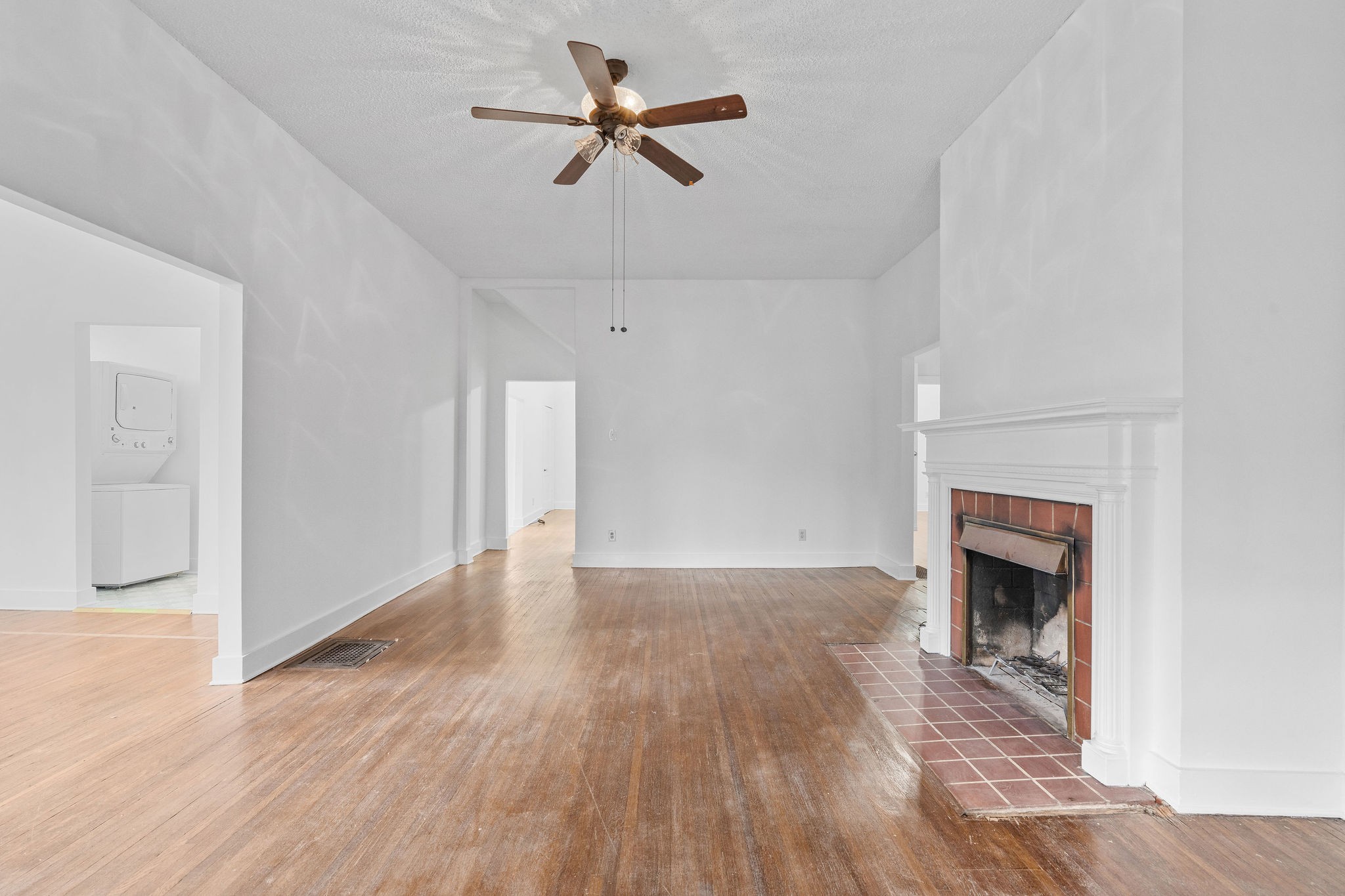 341 Chesterfield Ave Property Photo 4