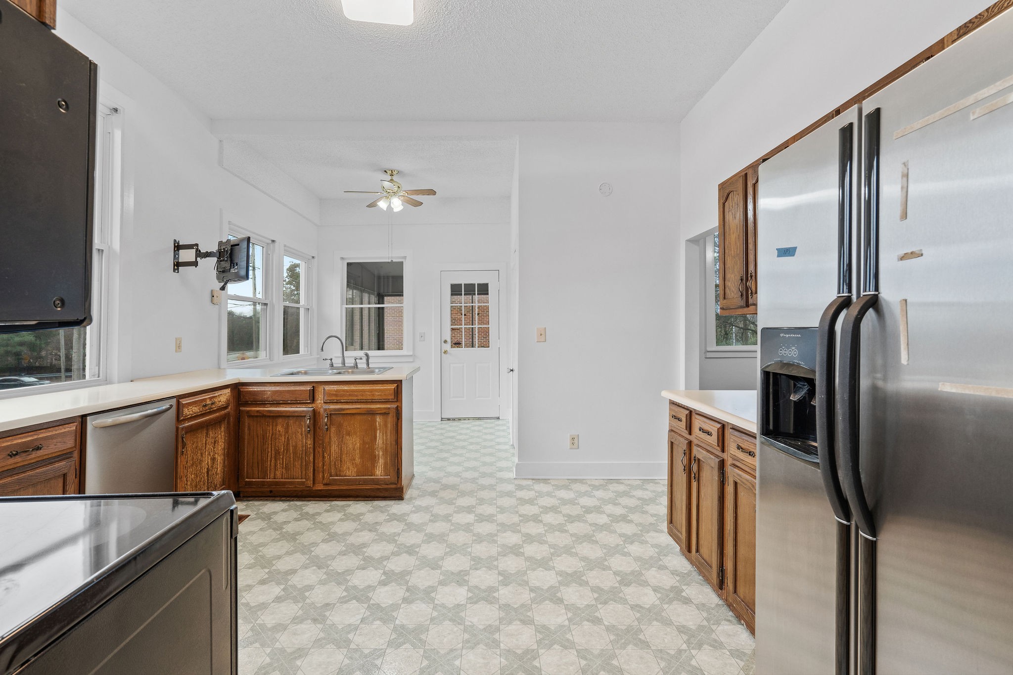 341 Chesterfield Ave Property Photo 12