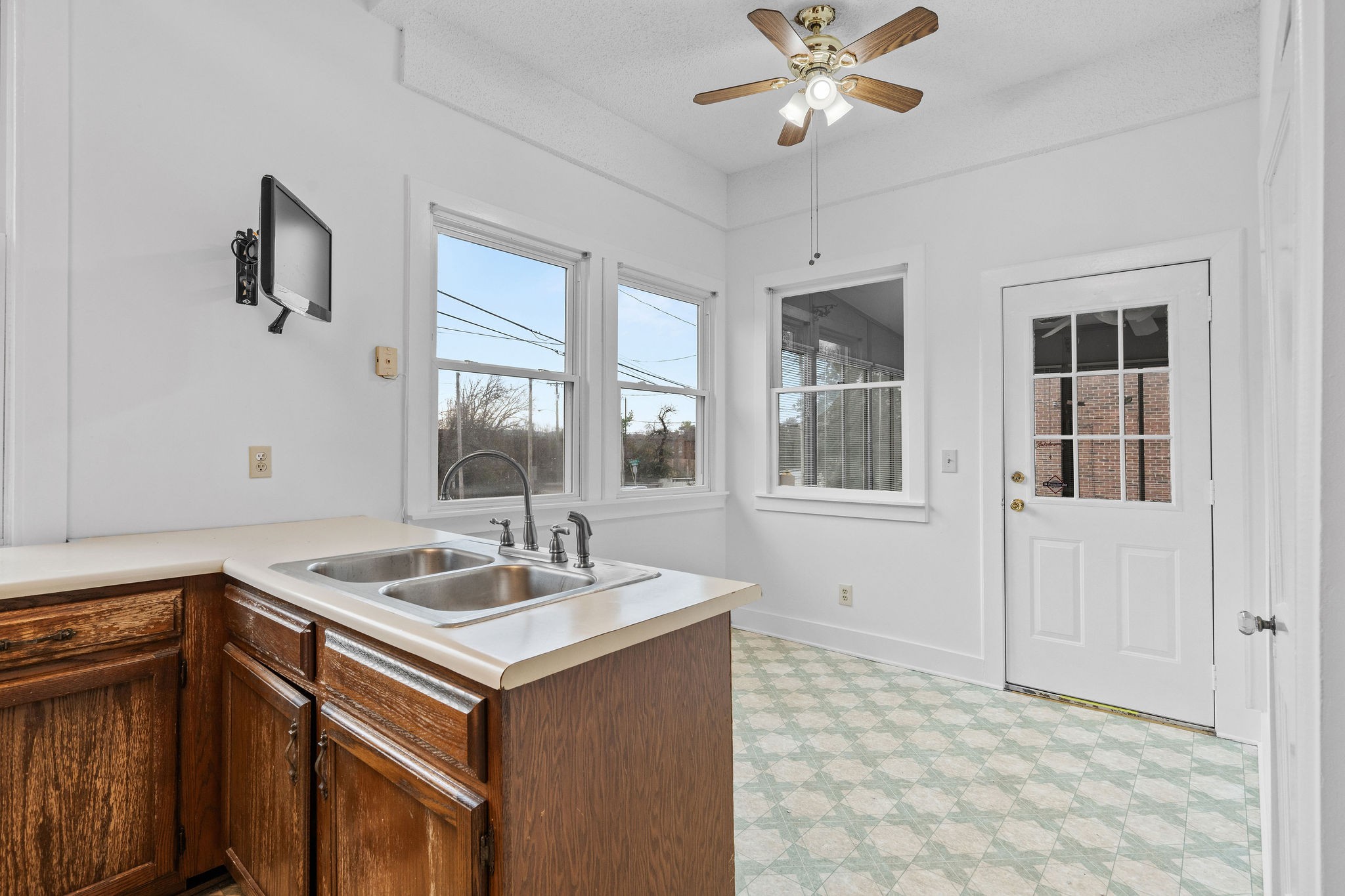 341 Chesterfield Ave Property Photo 16