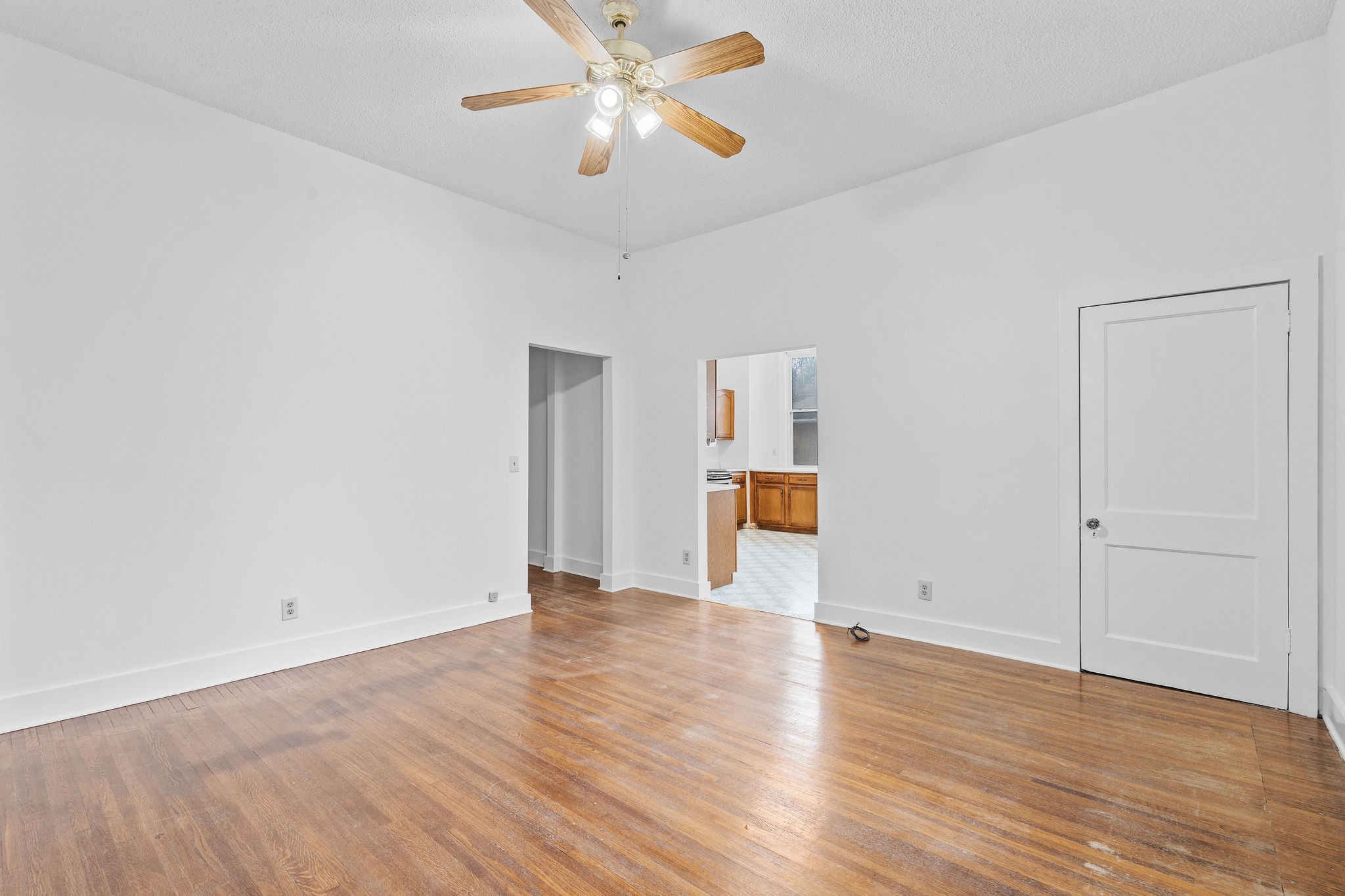 341 Chesterfield Ave Property Photo 18