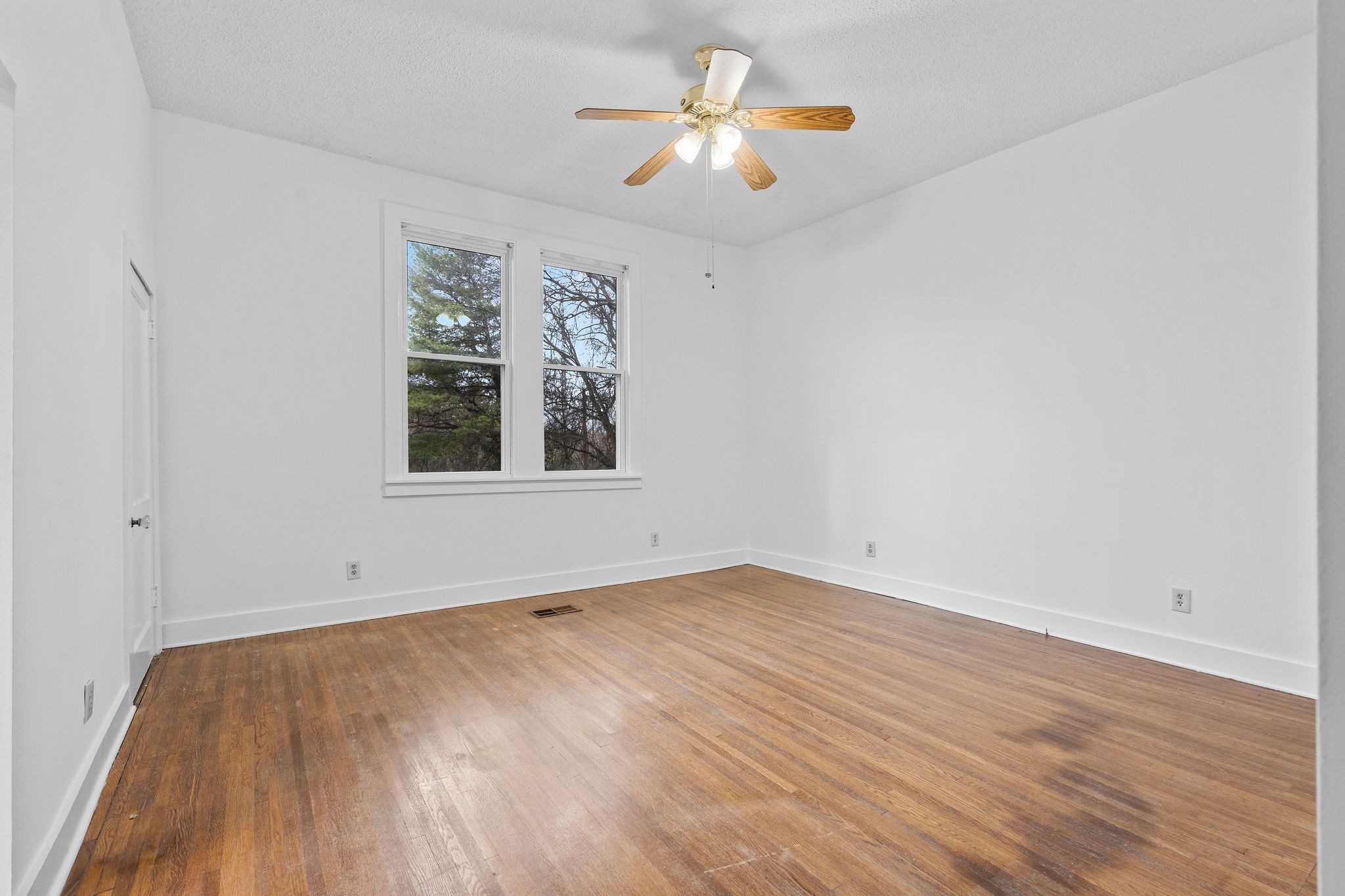 341 Chesterfield Ave Property Photo 19