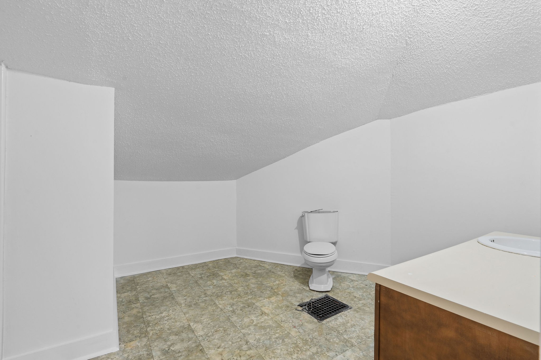 341 Chesterfield Ave Property Photo 28