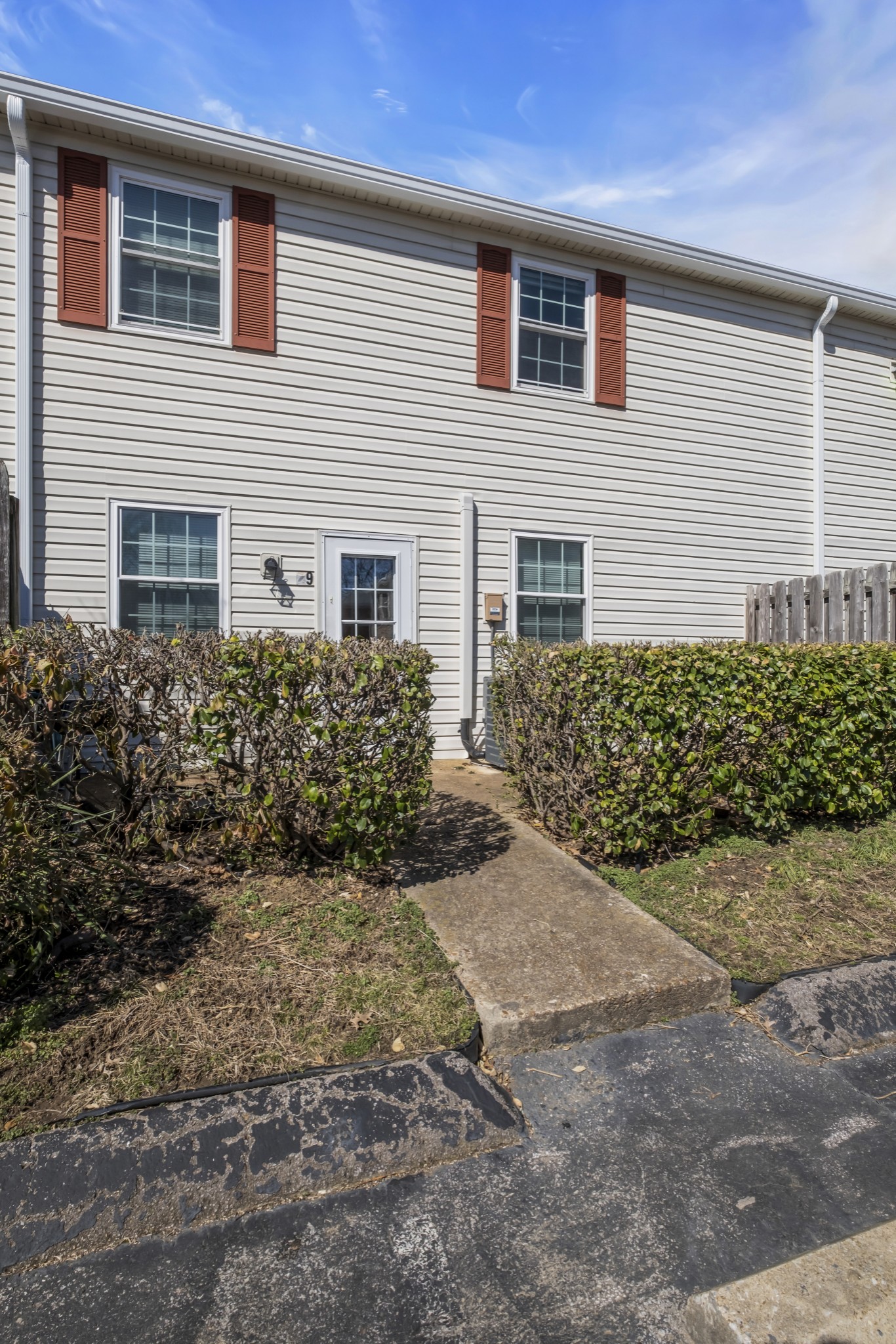 1301 Neelys Bend Rd Property Photo 2