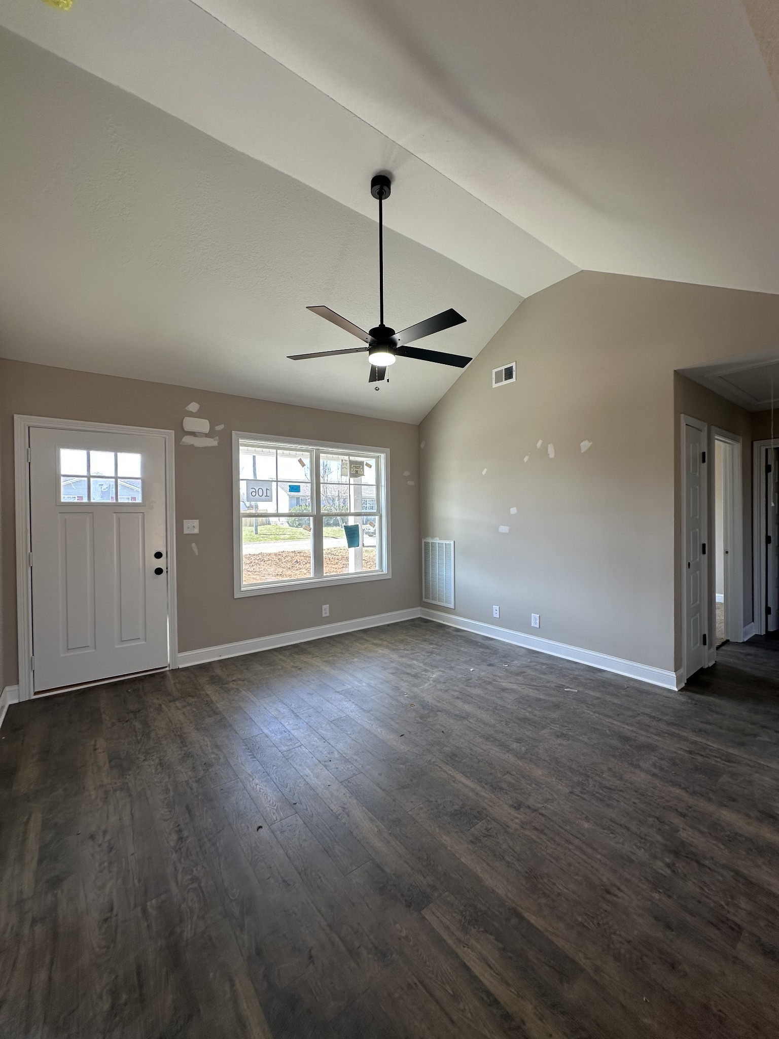 106 Sidney Ct Property Photo 2