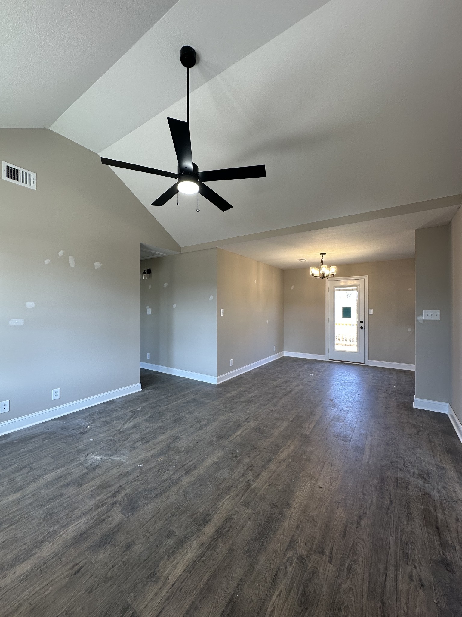 106 Sidney Ct Property Photo 3