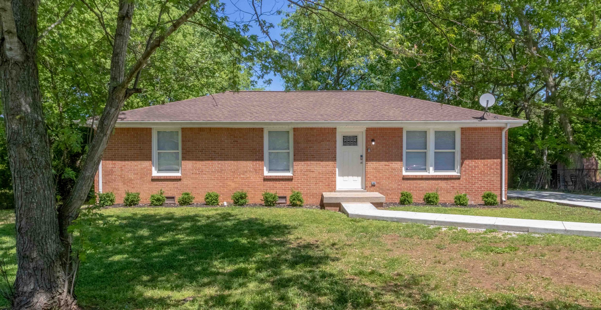 320 Dale Ter Property Photo 1