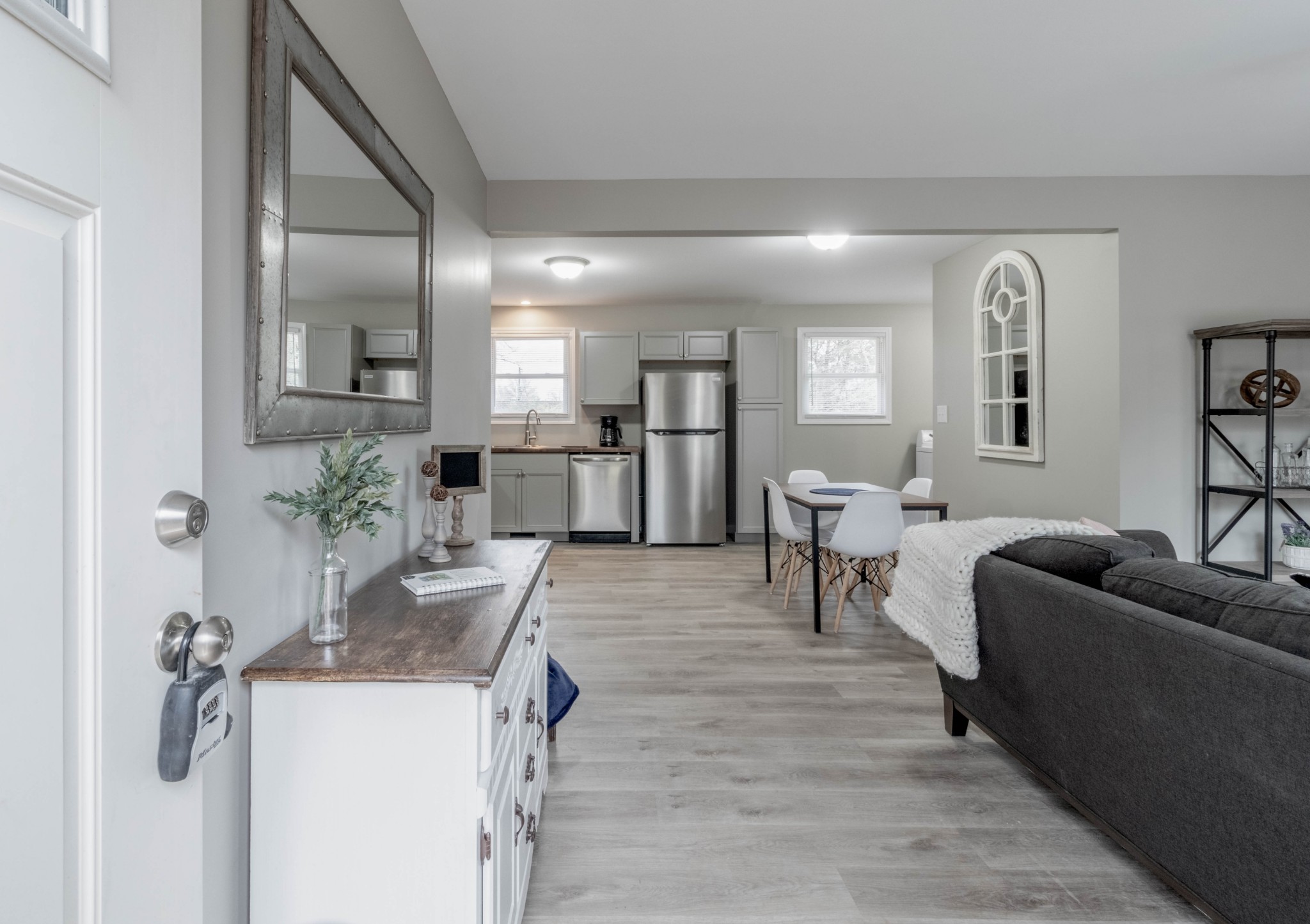 320 Dale Ter Property Photo 2