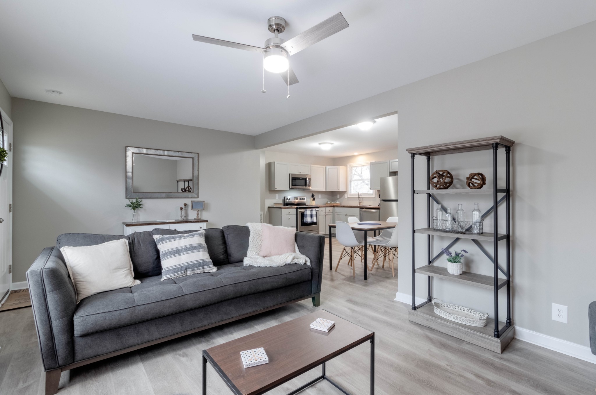 320 Dale Ter Property Photo 4