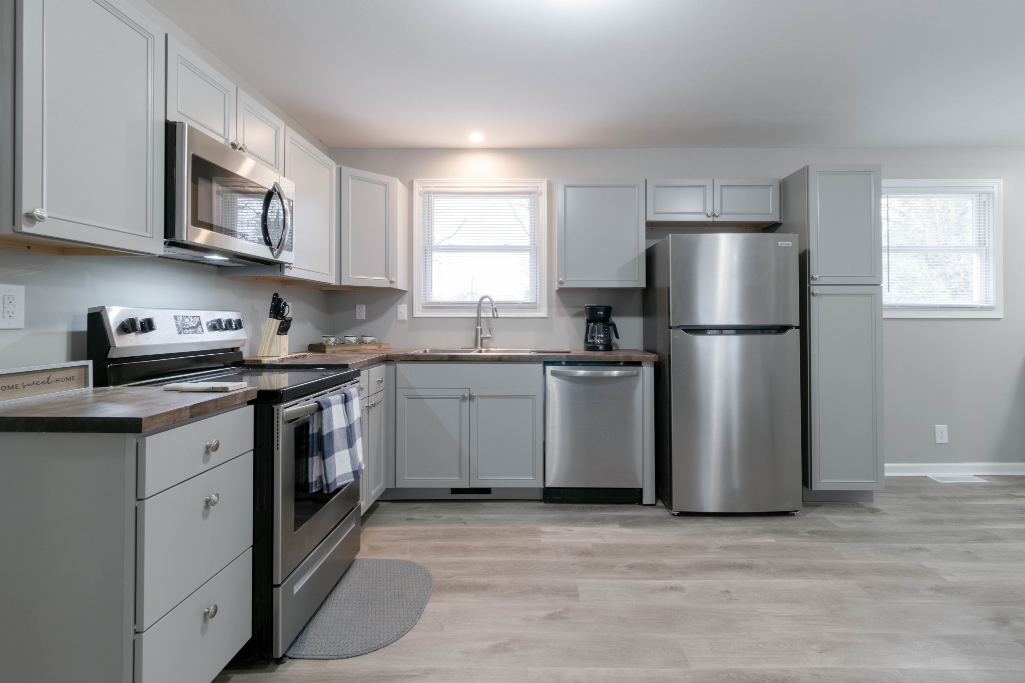 320 Dale Ter Property Photo 10