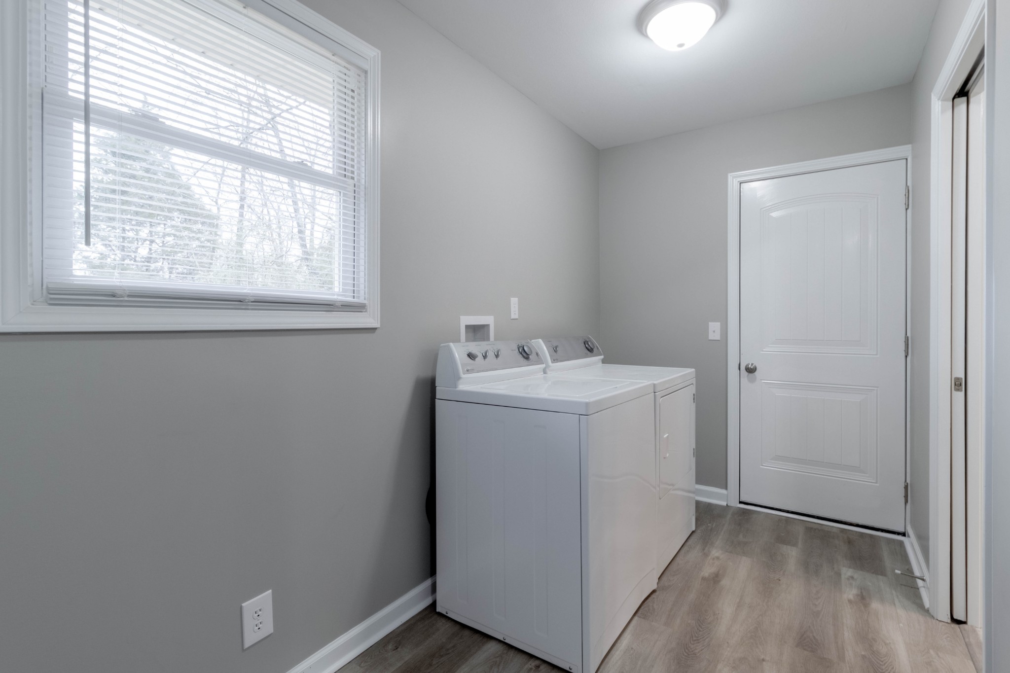 320 Dale Ter Property Photo 14