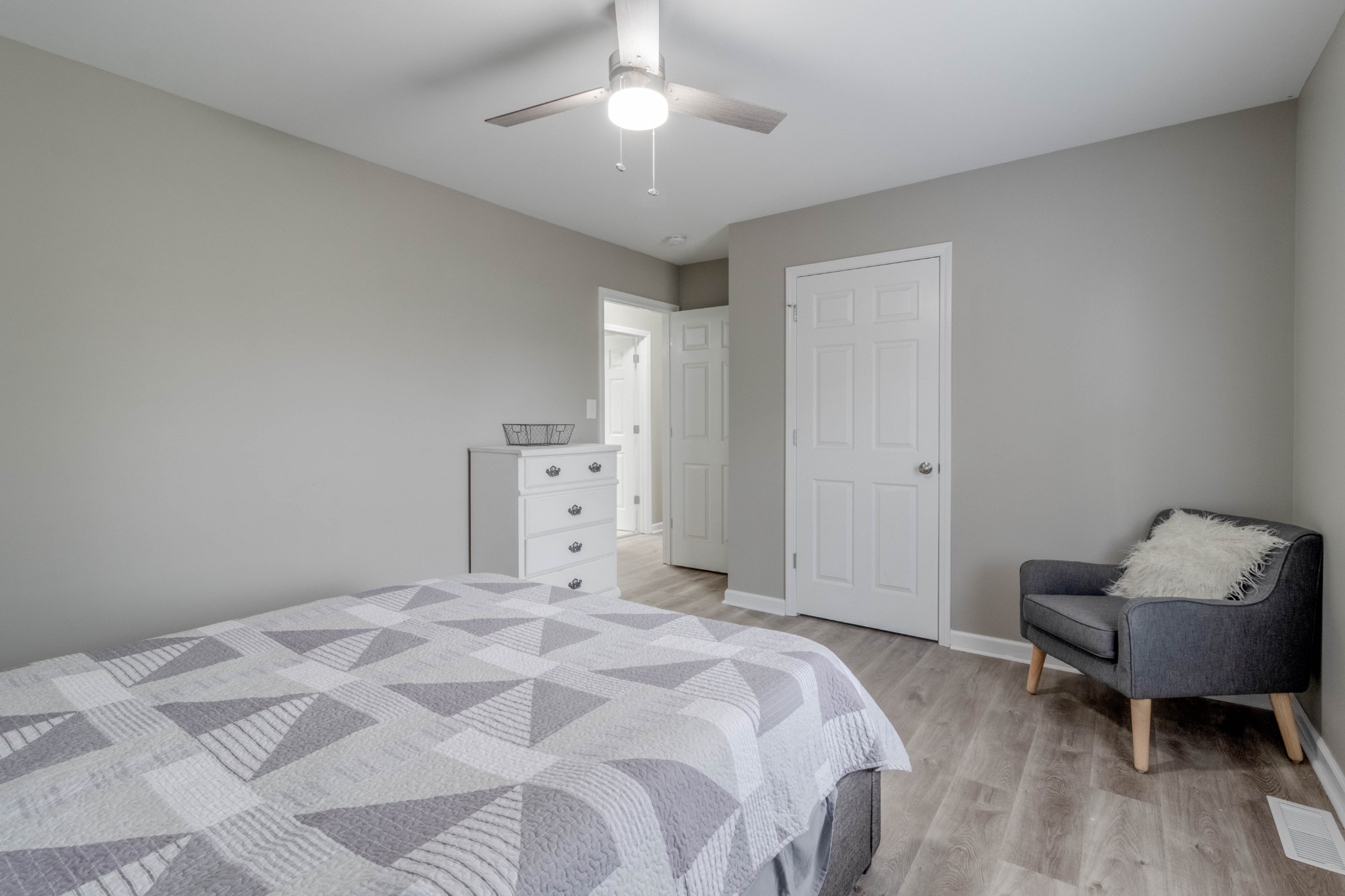 320 Dale Ter Property Photo 21