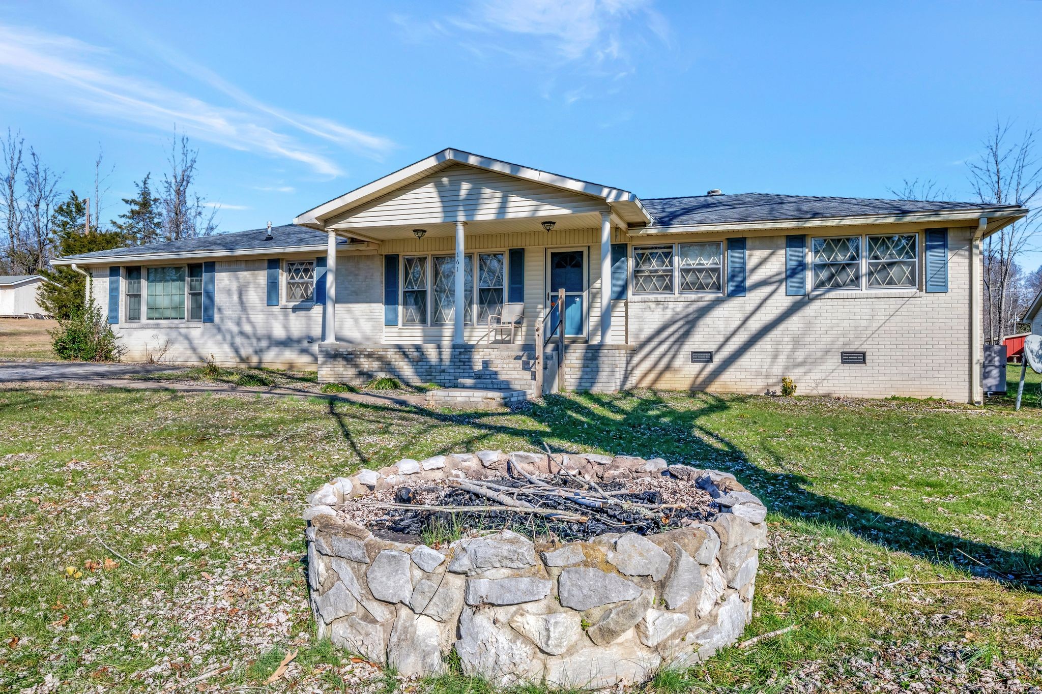 161 Circle Dr Property Photo 3