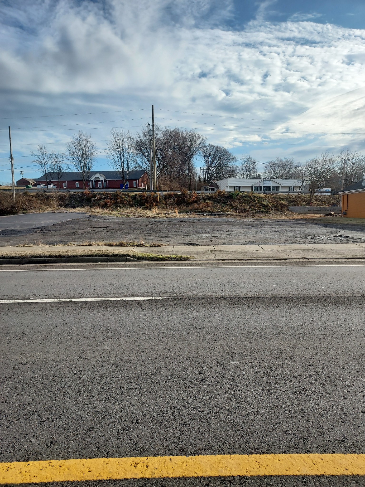 900 Memorial Blvd Property Photo 1