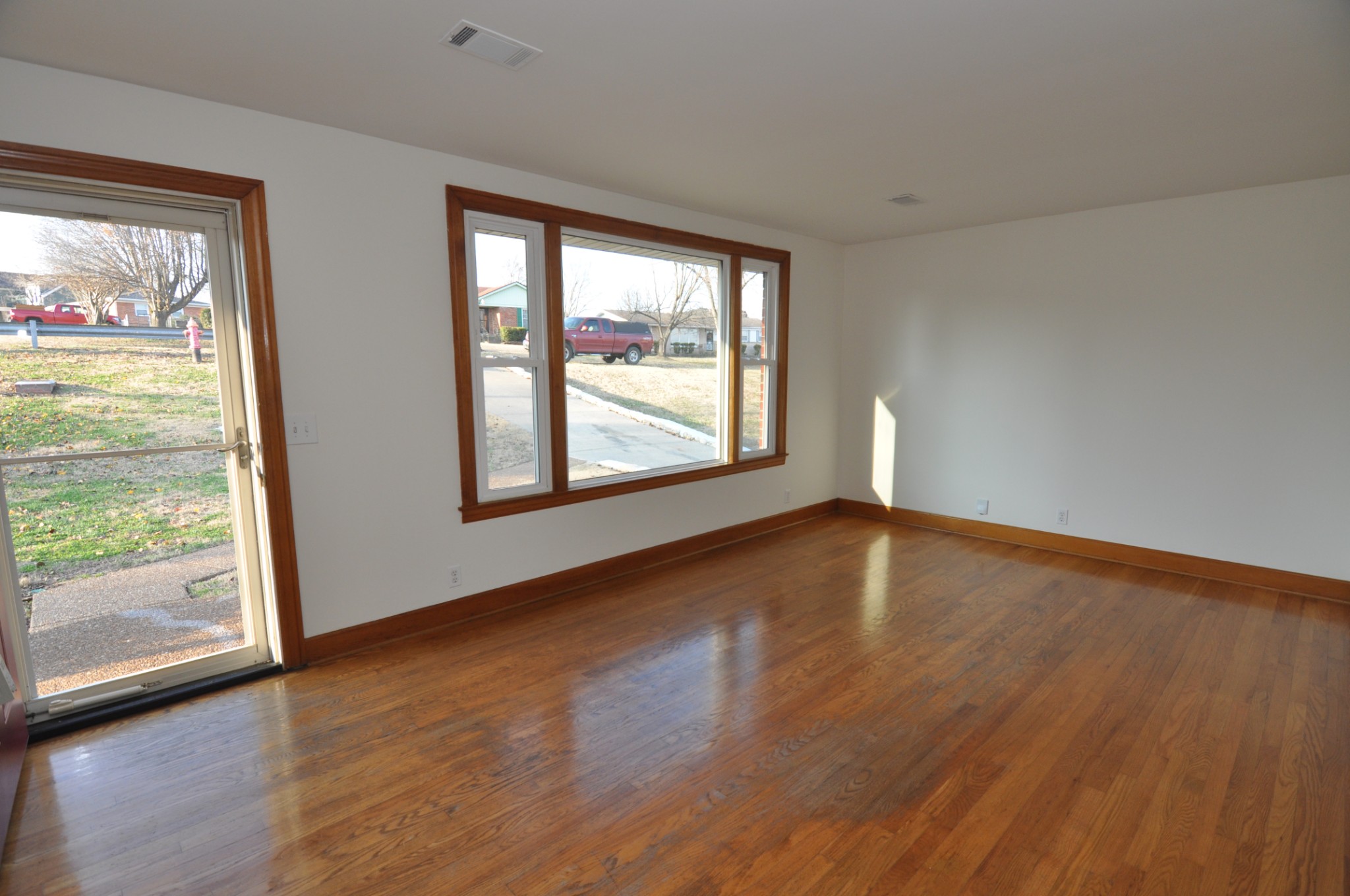2717 Noonan Dr Property Photo 3