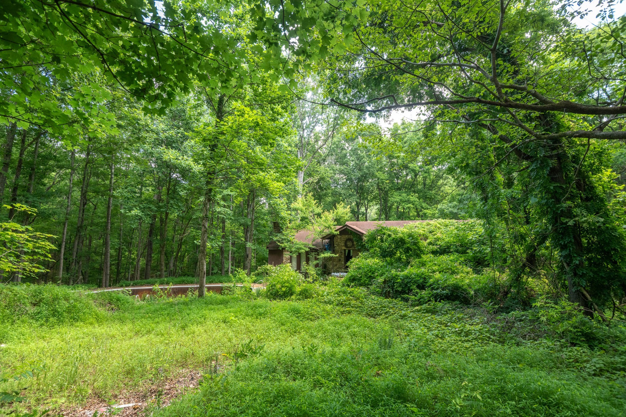 1050 Barnes Cir Property Photo 1