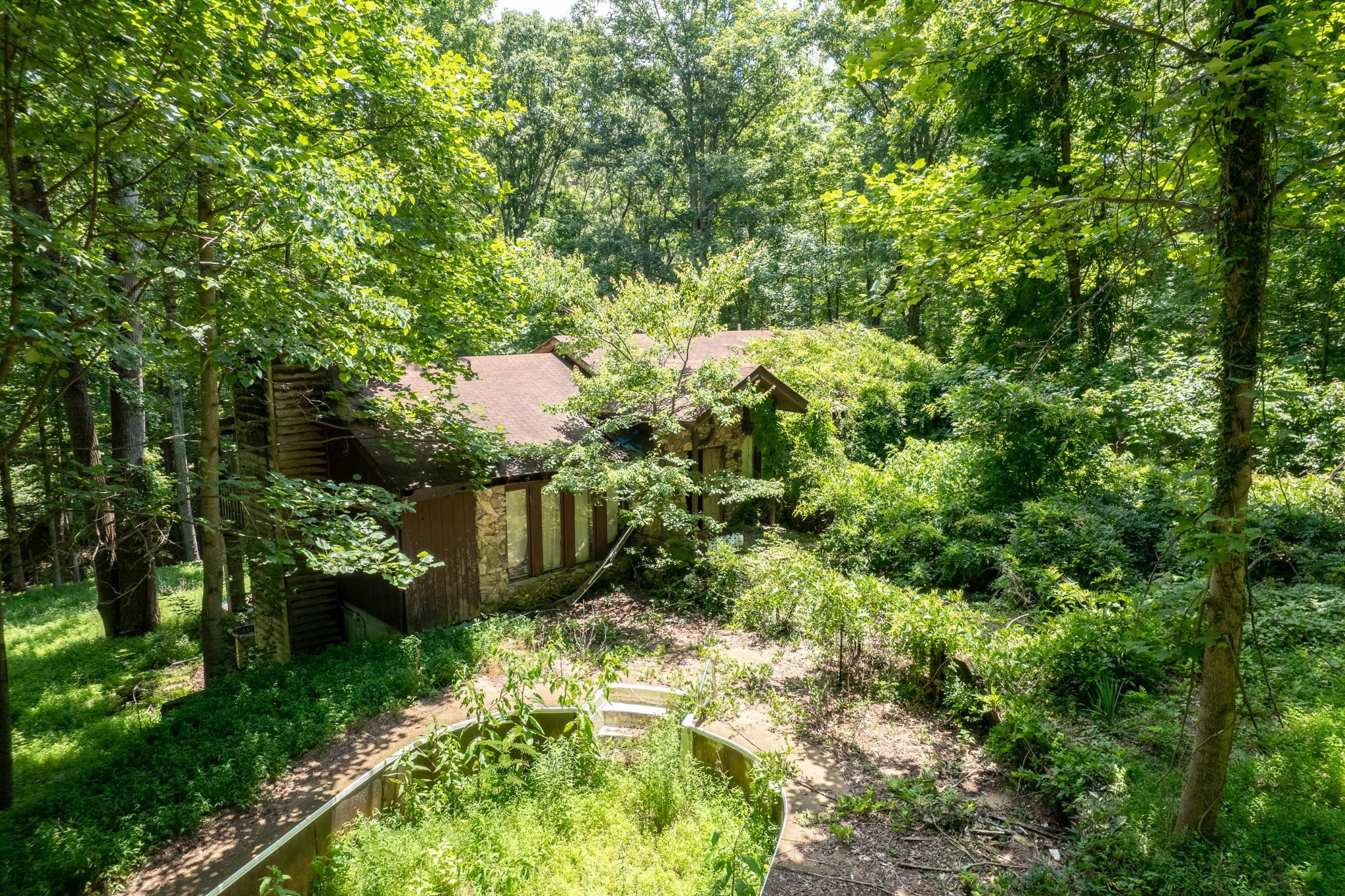 1050 Barnes Cir Property Photo 2