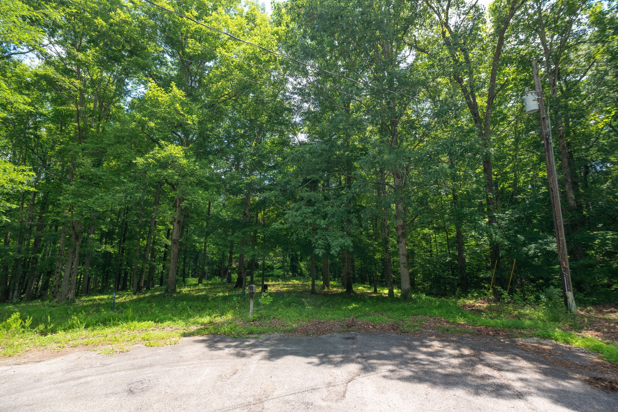 1050 Barnes Cir Property Photo 3