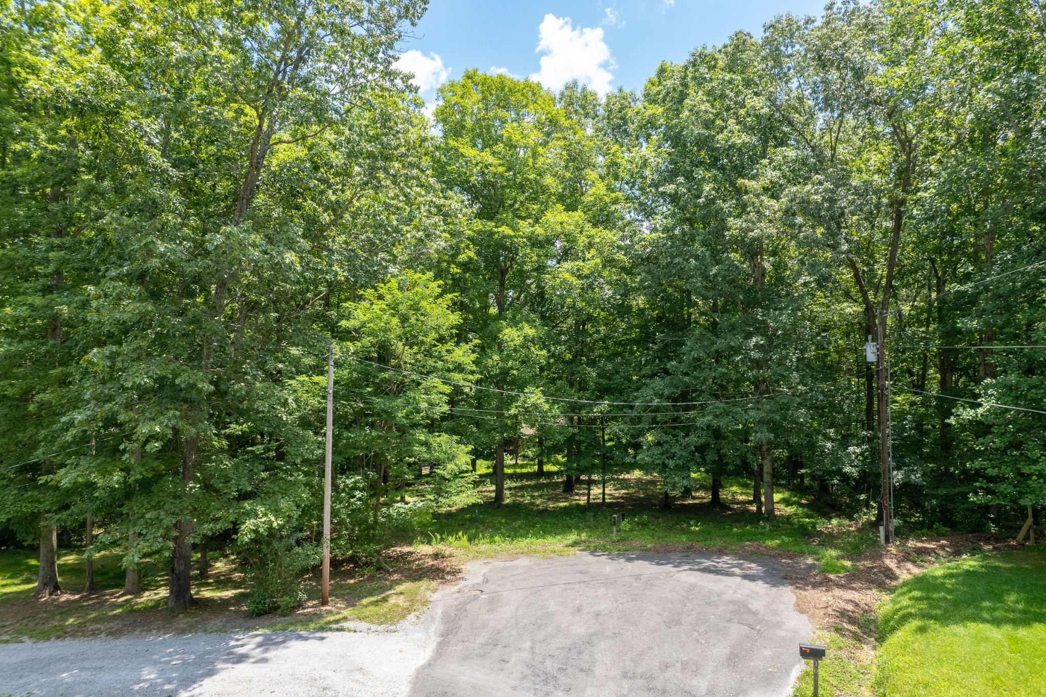 1050 Barnes Cir Property Photo 4