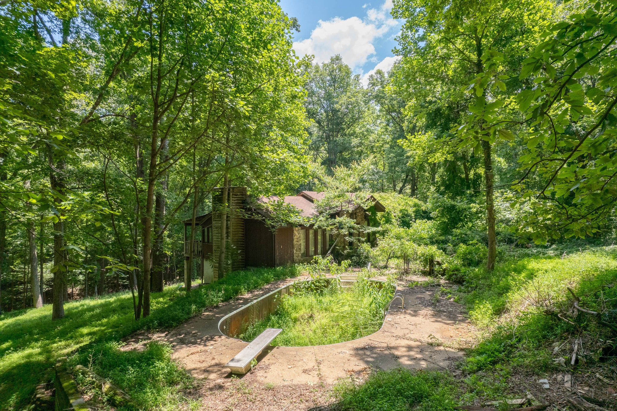 1050 Barnes Cir Property Photo 6