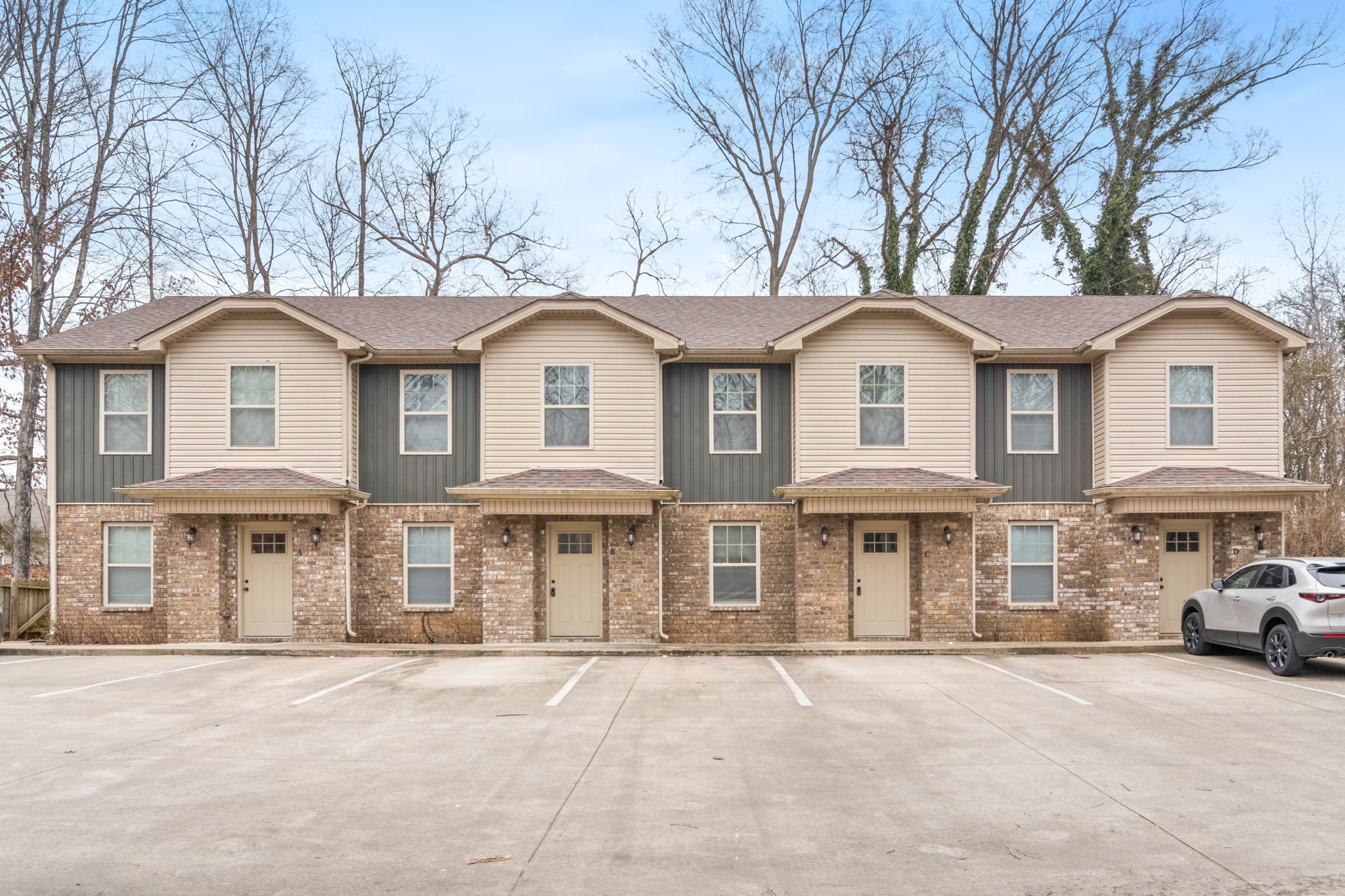 1560 E Knollwood Circle Property Photo 1
