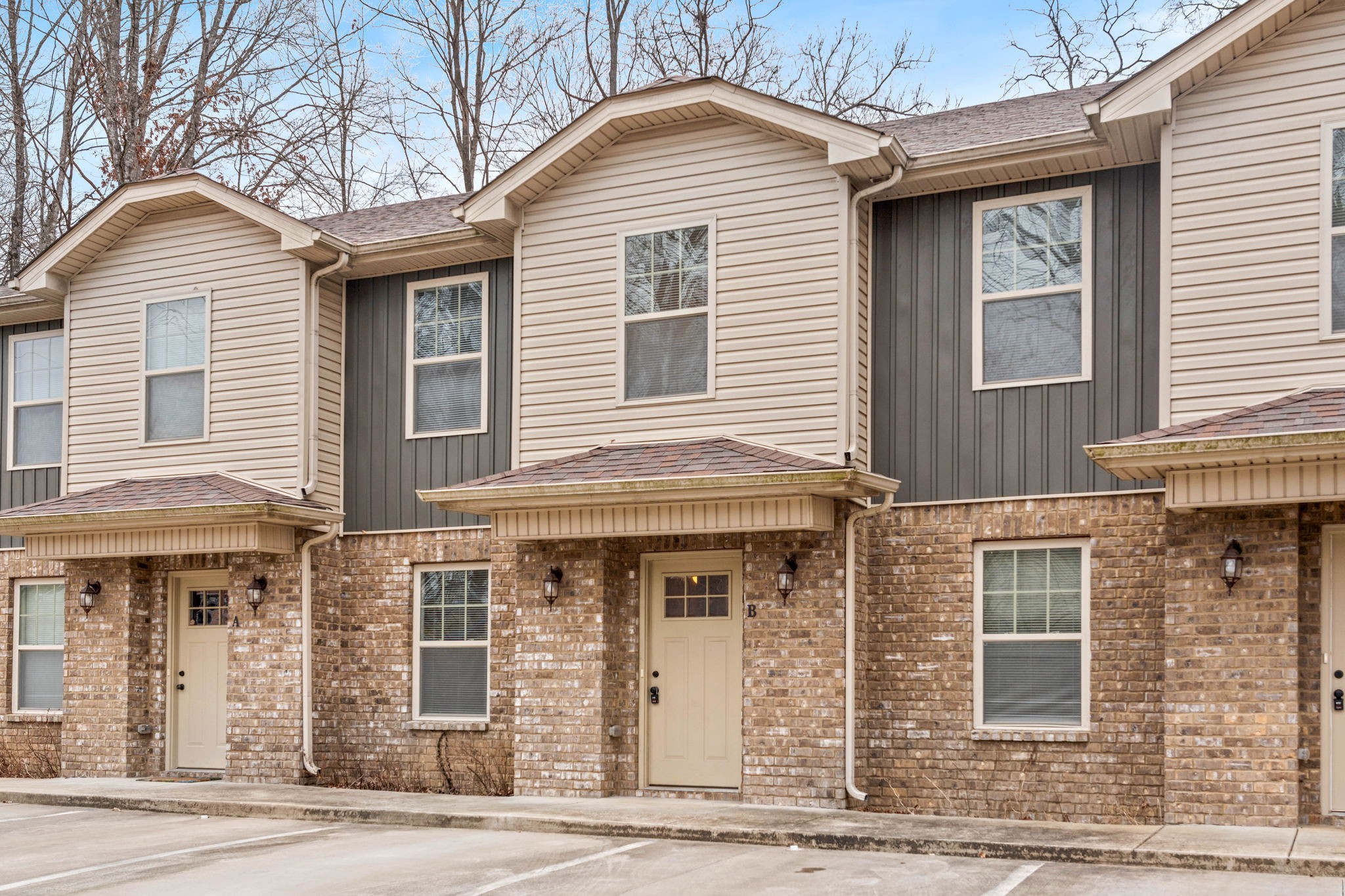 1560 E Knollwood Circle Property Photo 3