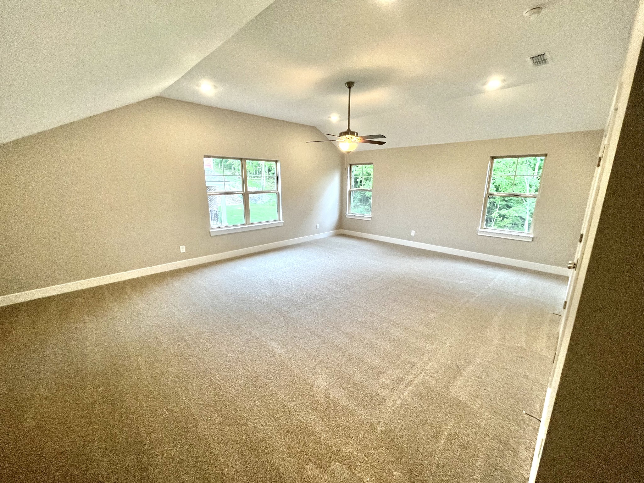 606 Spring Hill Dr Property Photo 8