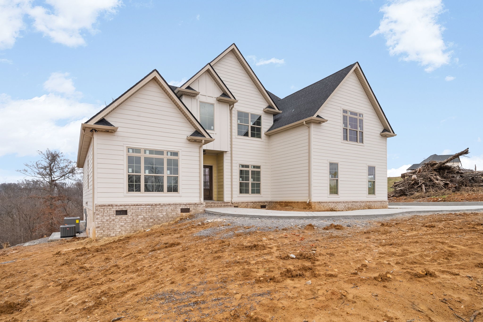 1075 Linder Ridge Drive Property Photo 2