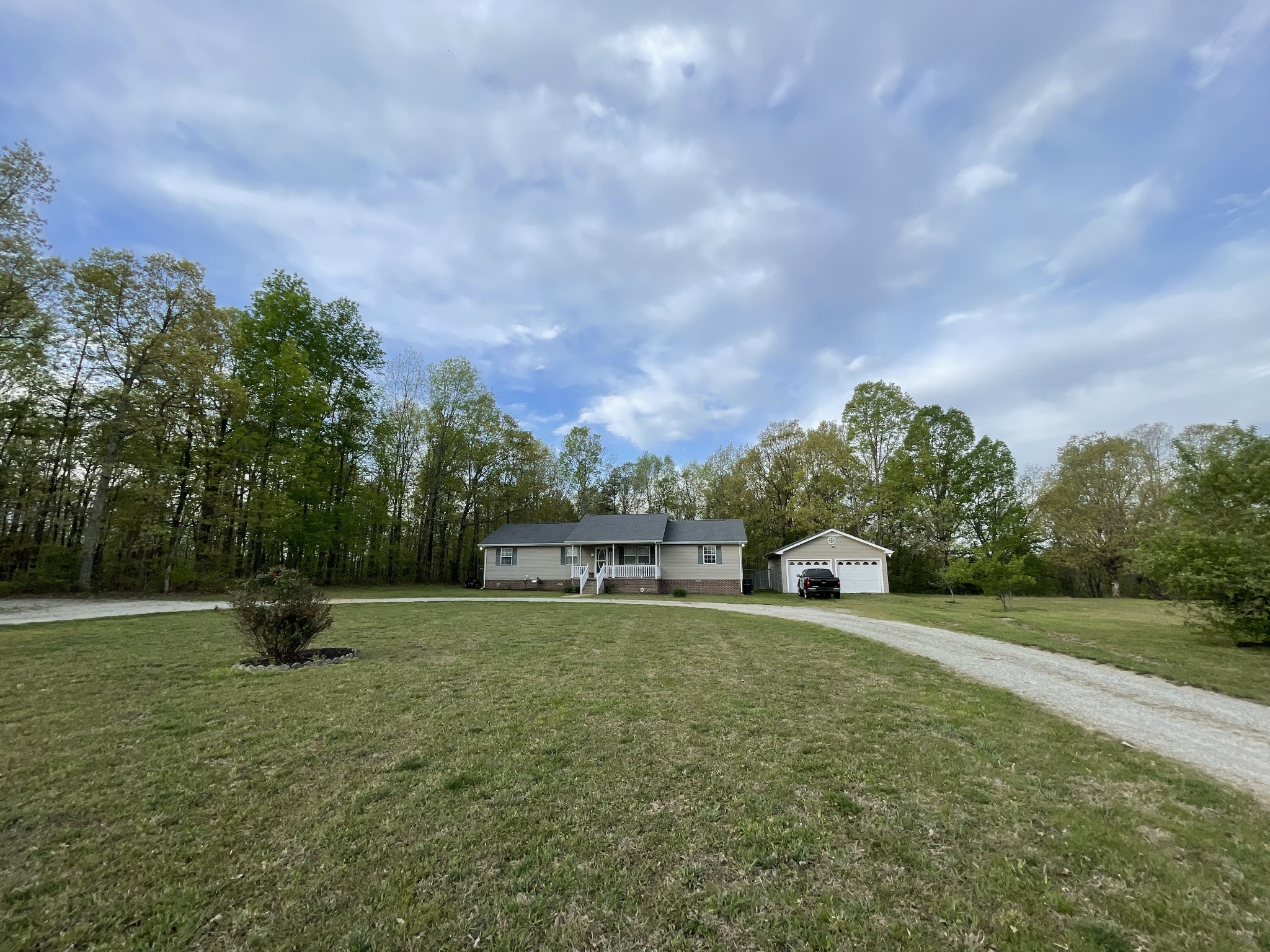 173 Twin Oaks Dr Property Photo 1