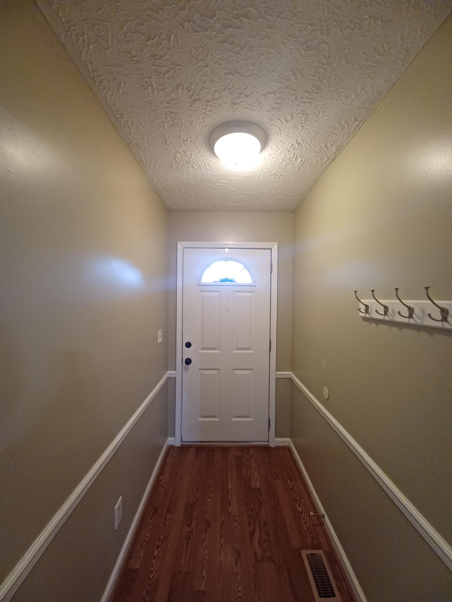 3402 Clearwater Dr Property Photo 3
