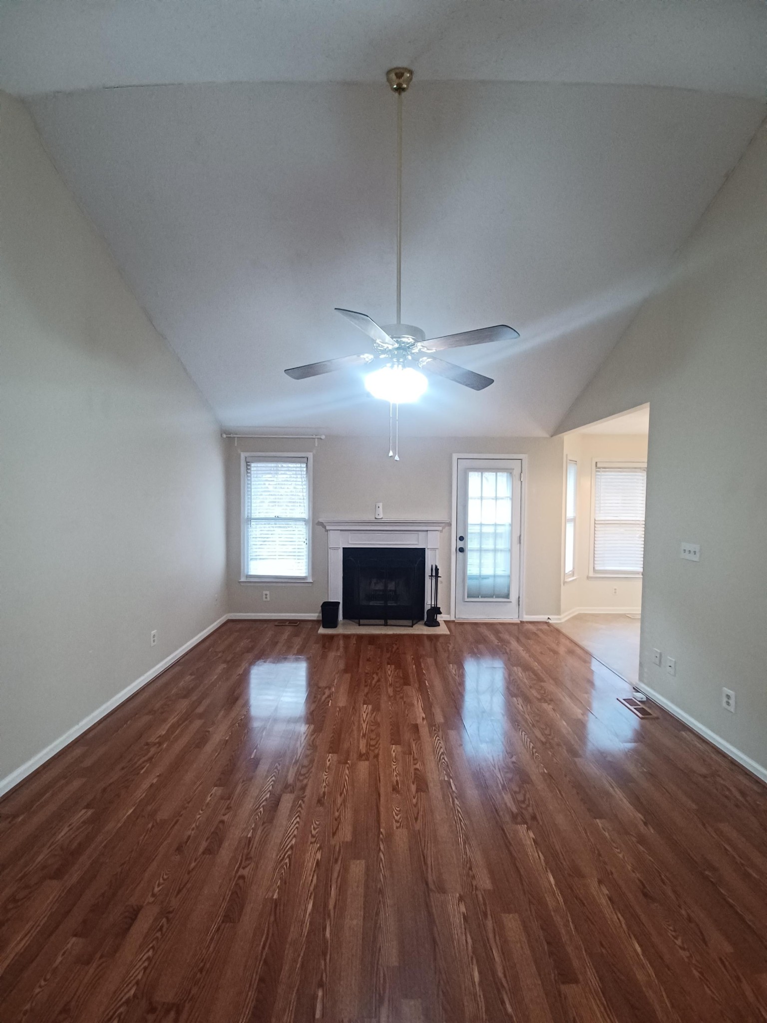 3402 Clearwater Dr Property Photo 4