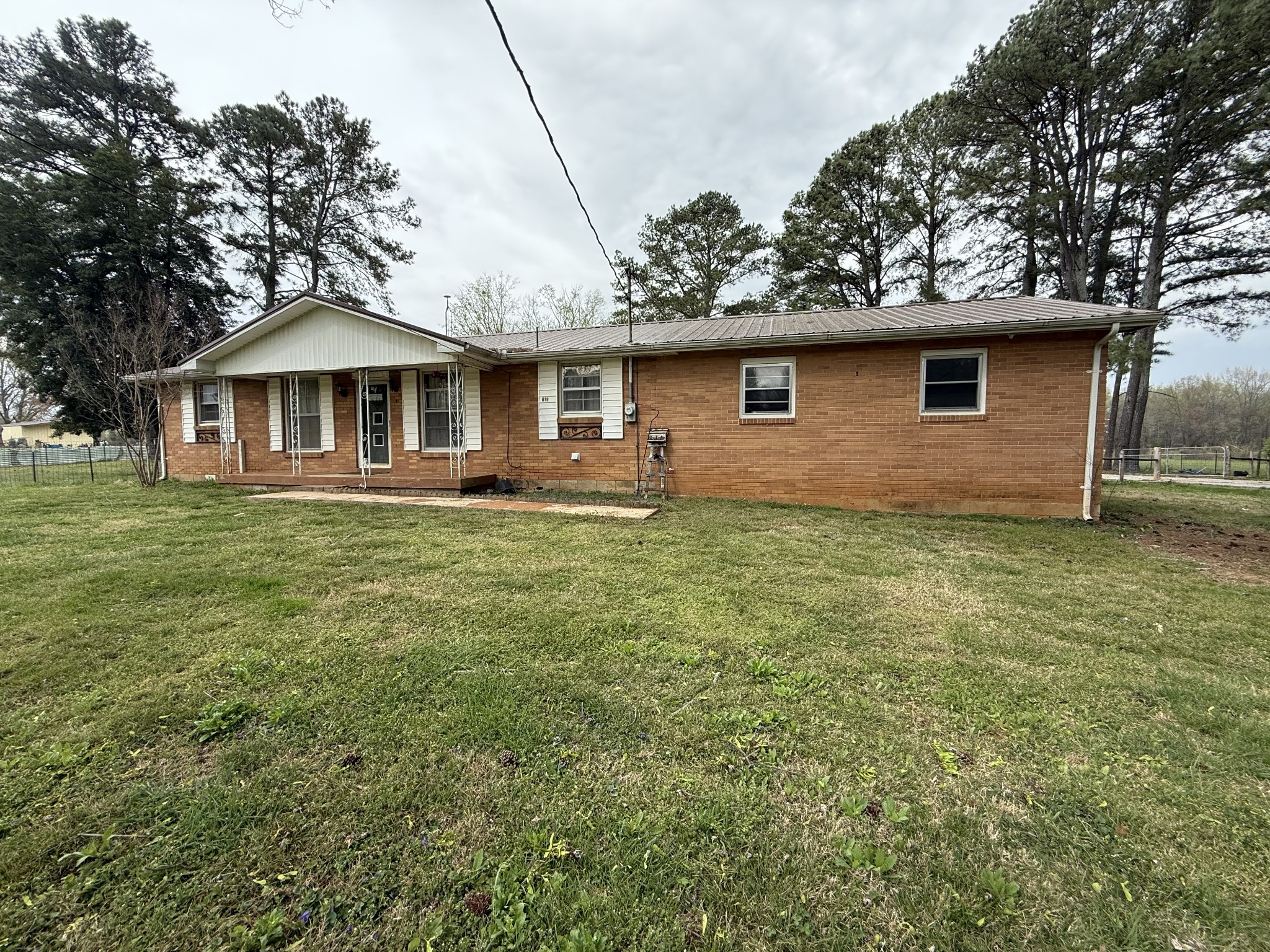 619 N Diagonal St Property Photo 1