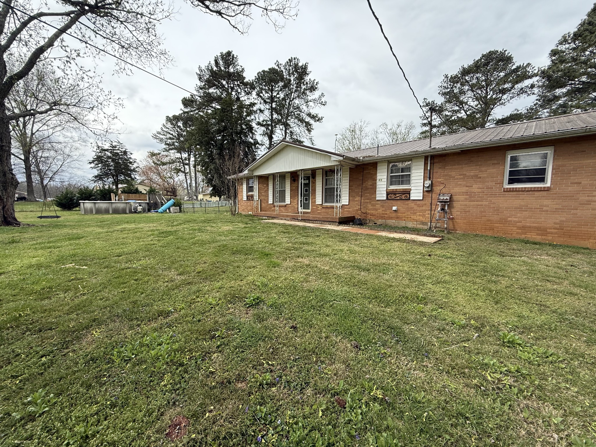 619 N Diagonal St Property Photo 3