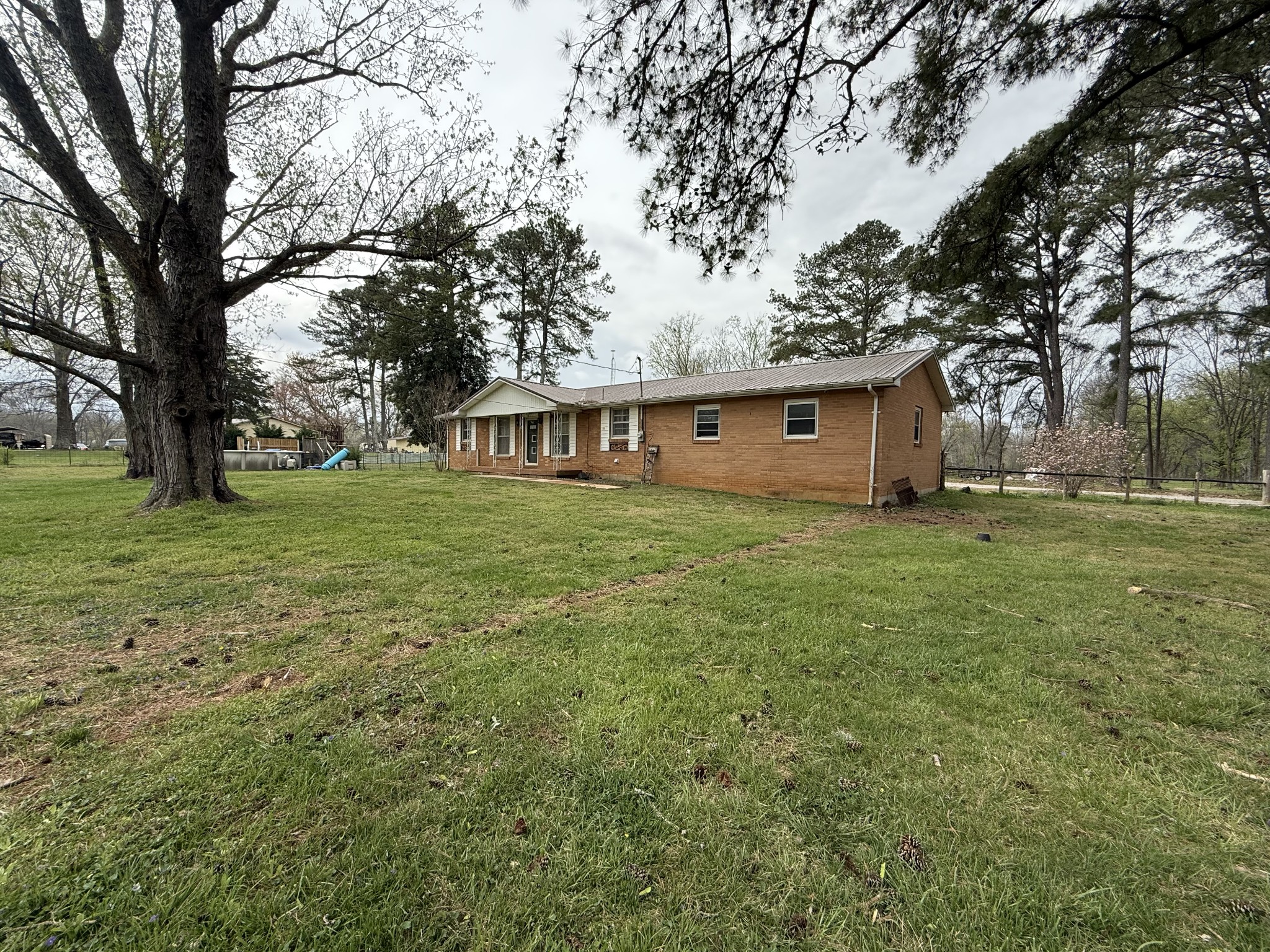 619 N Diagonal St Property Photo 4