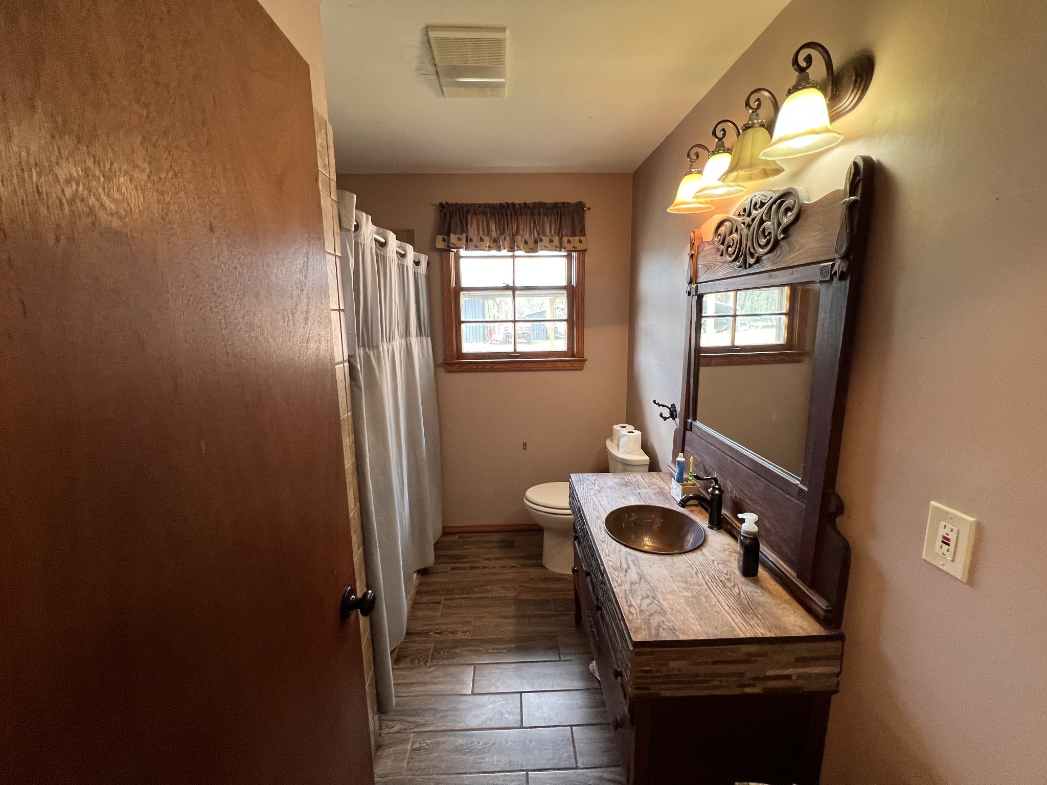 619 N Diagonal St Property Photo 27