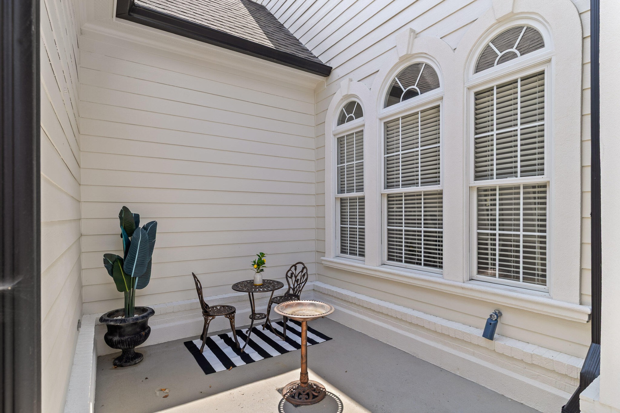 8410 Rambling Rose Drive Property Photo 4