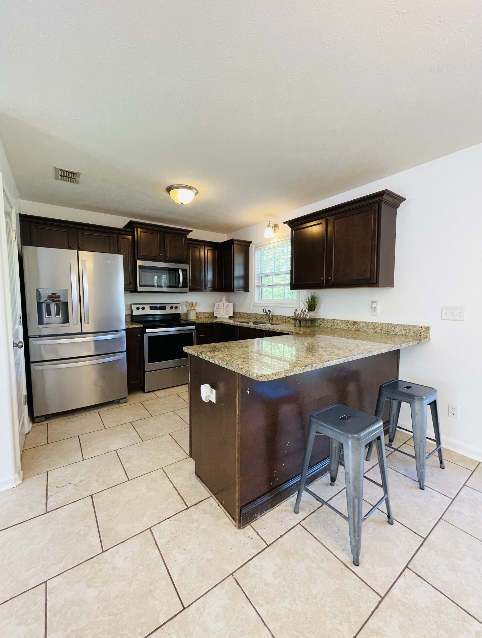 3573 Aurora Dr Property Photo 4