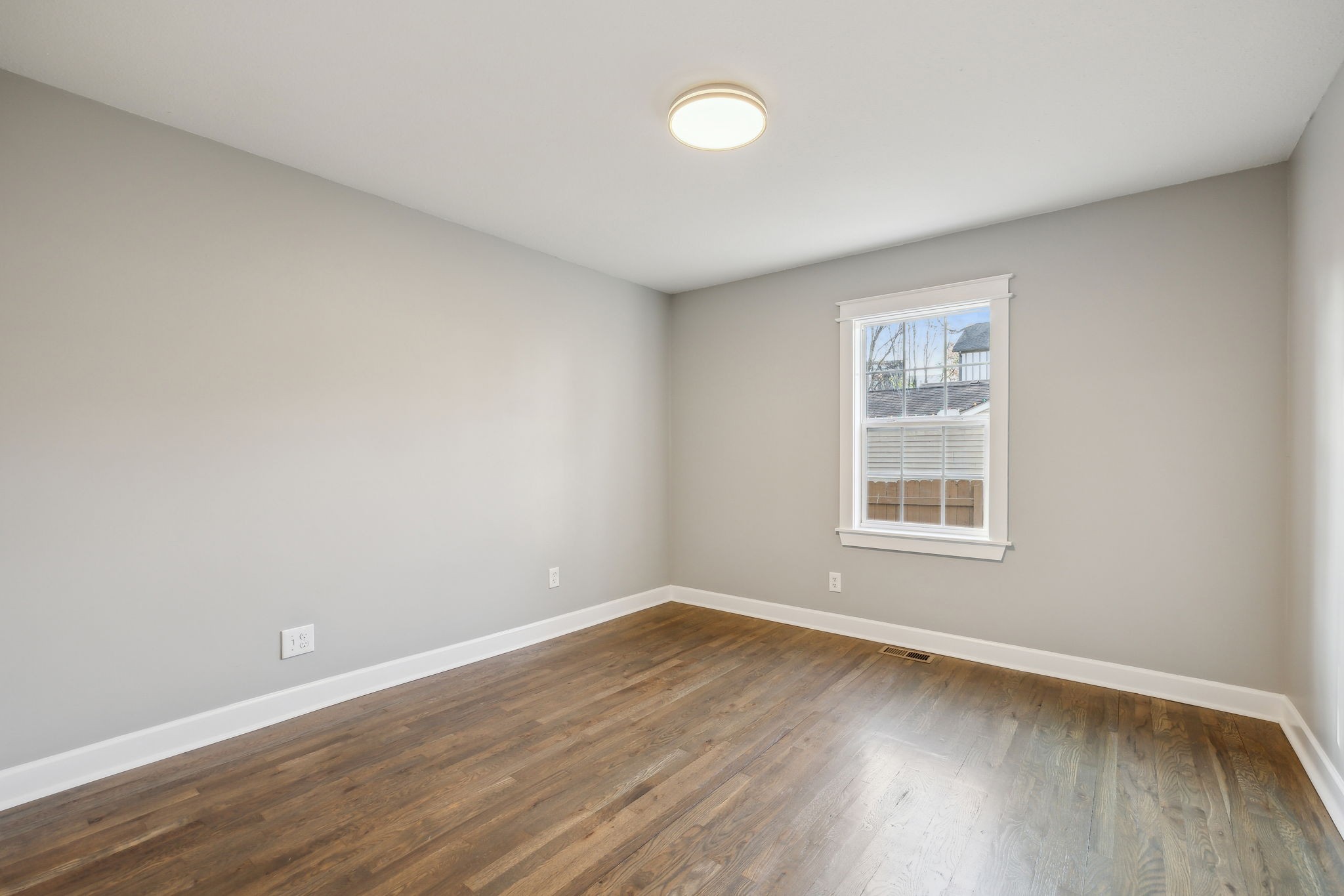 1006 Dew St Property Photo 38
