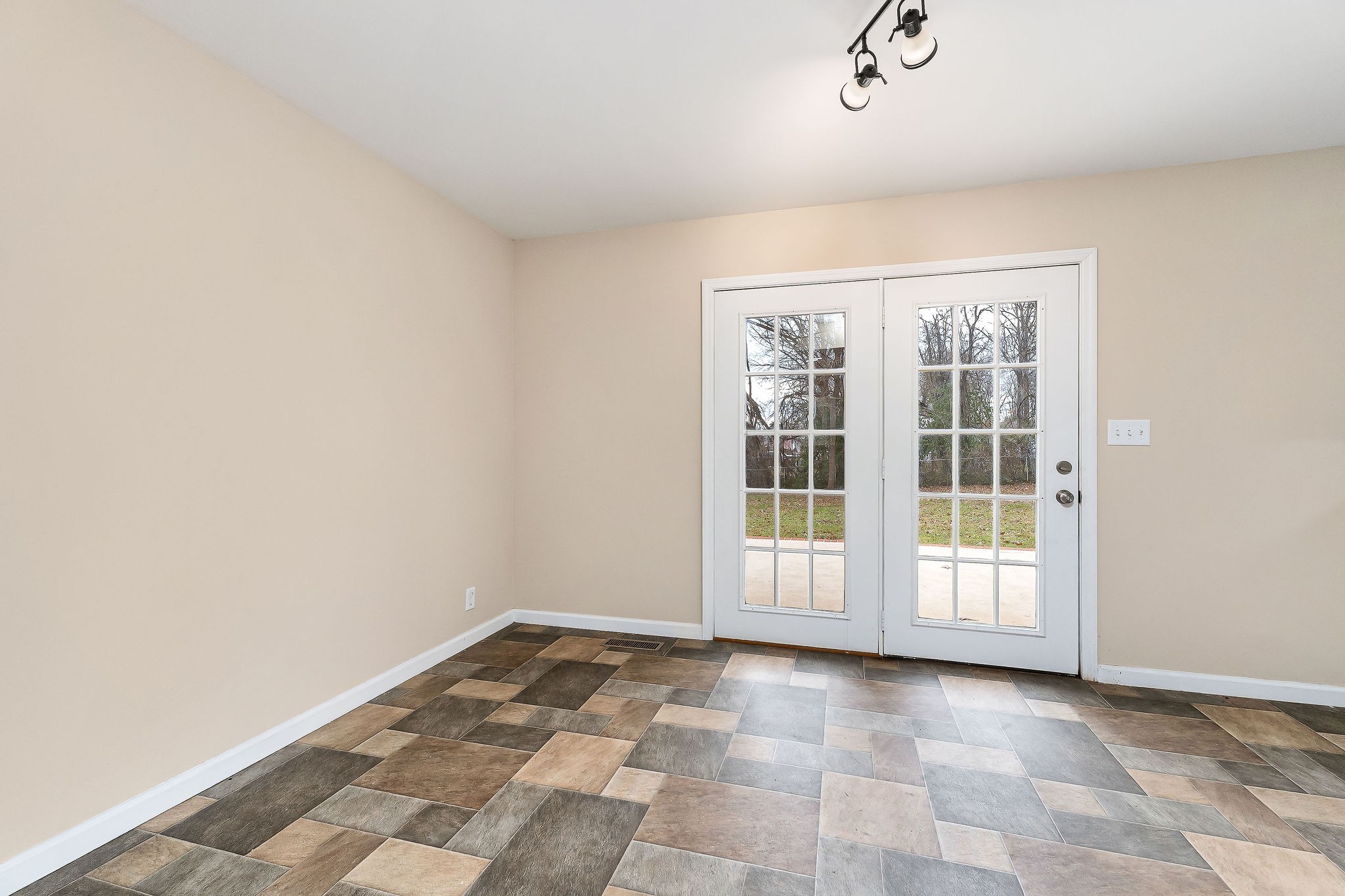 103 Ashwood Ln Property Photo 14