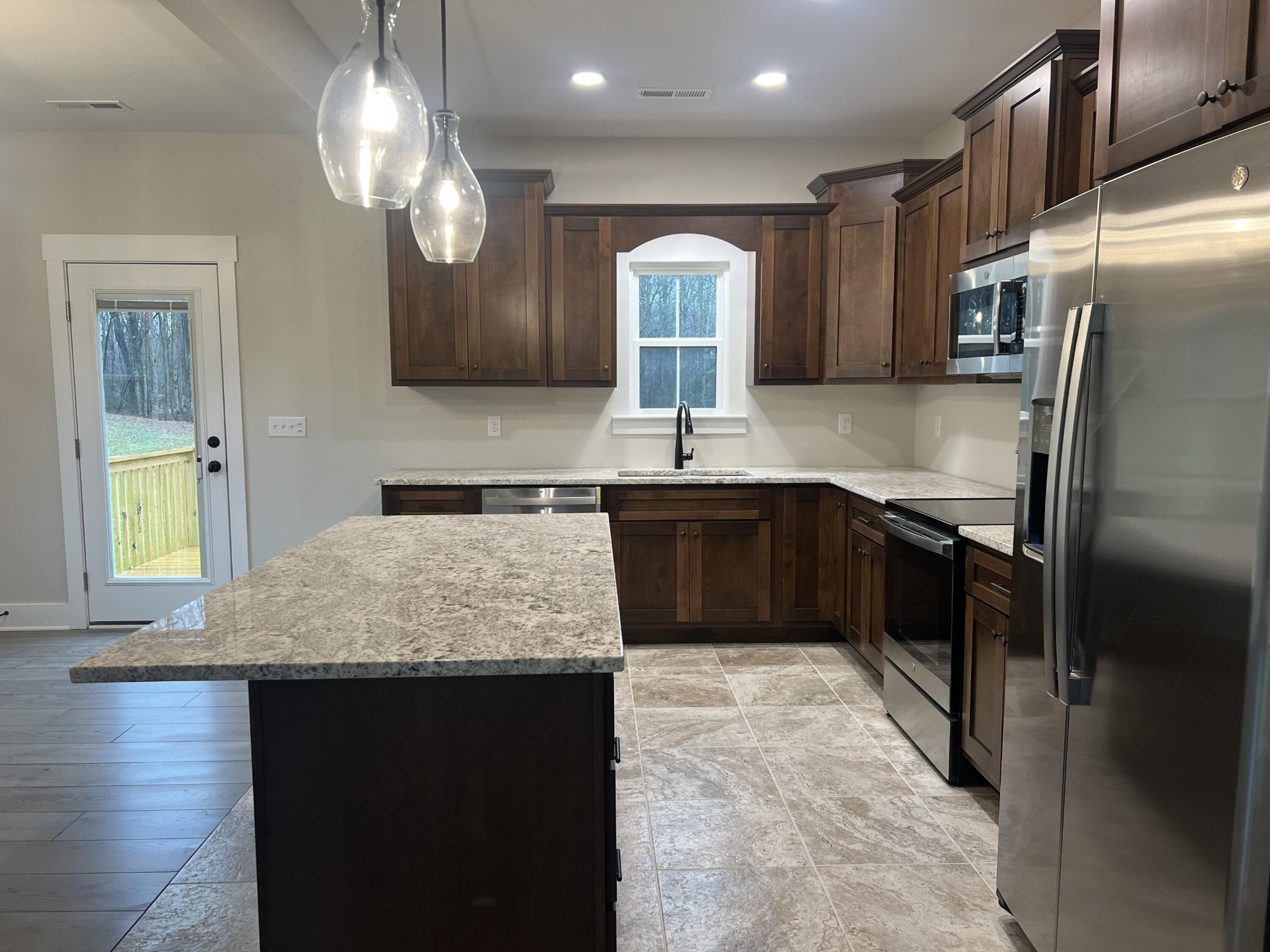 84 Arnold Lane Property Photo 8