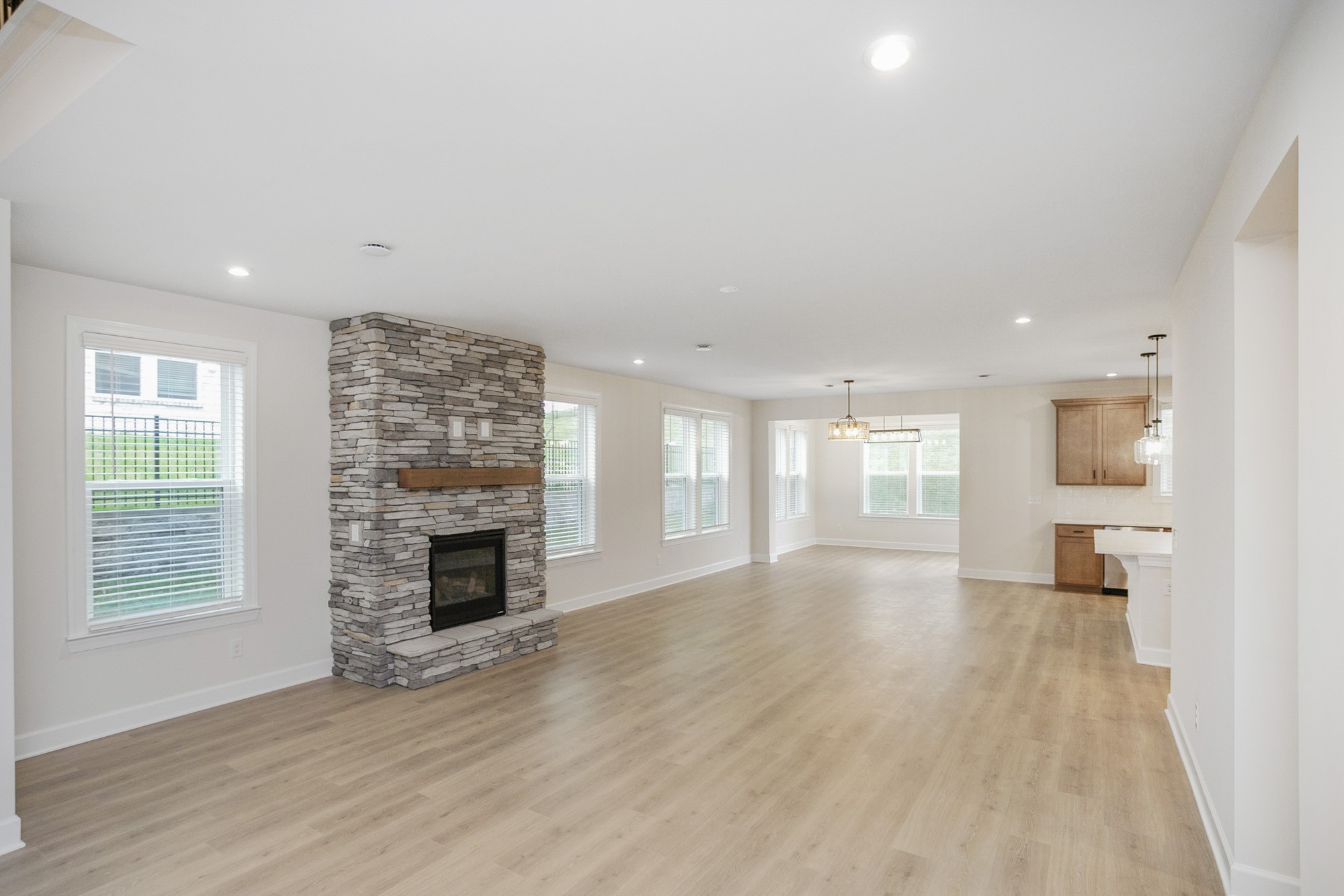 915 Champions Circle Property Photo 3