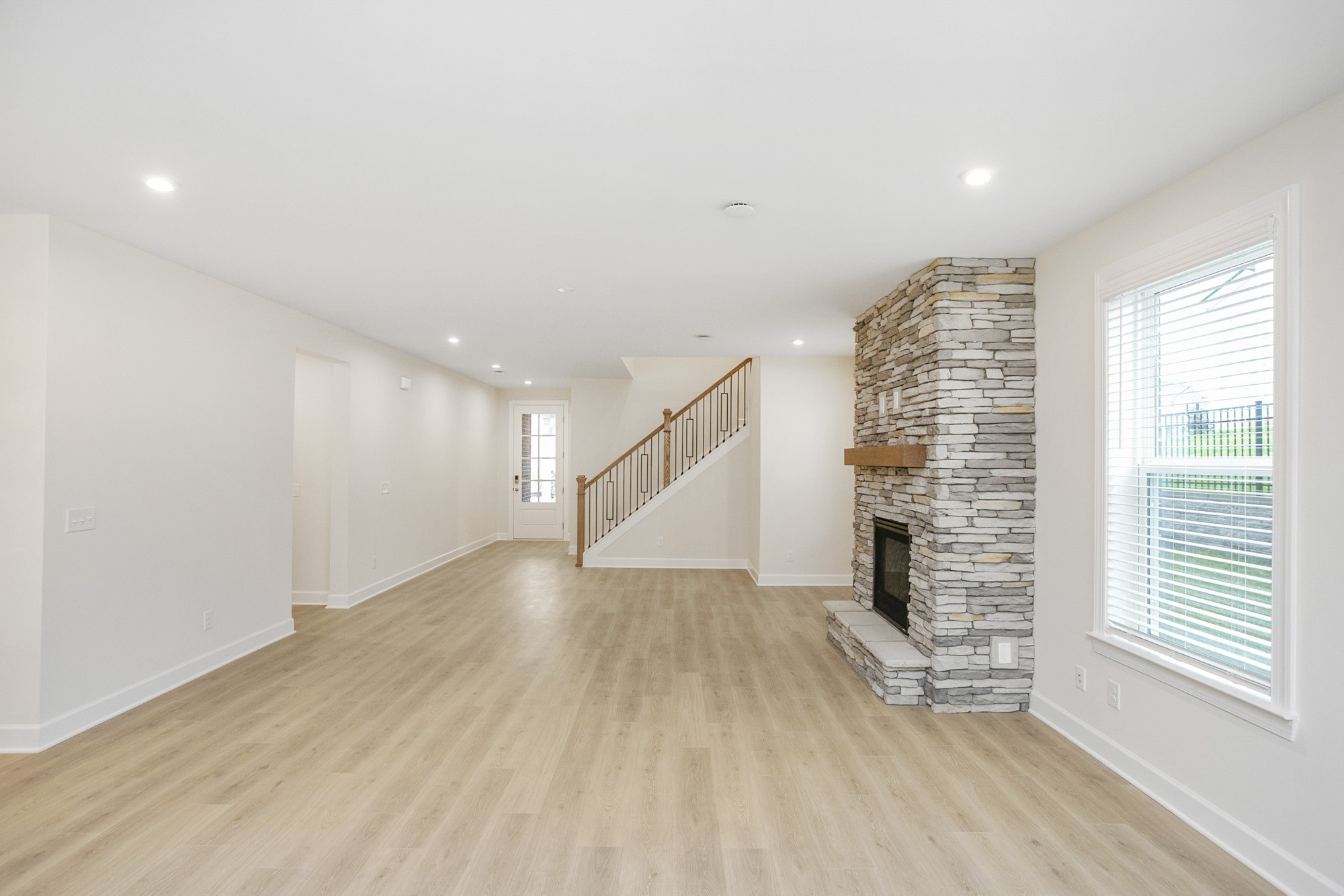 915 Champions Circle Property Photo 4