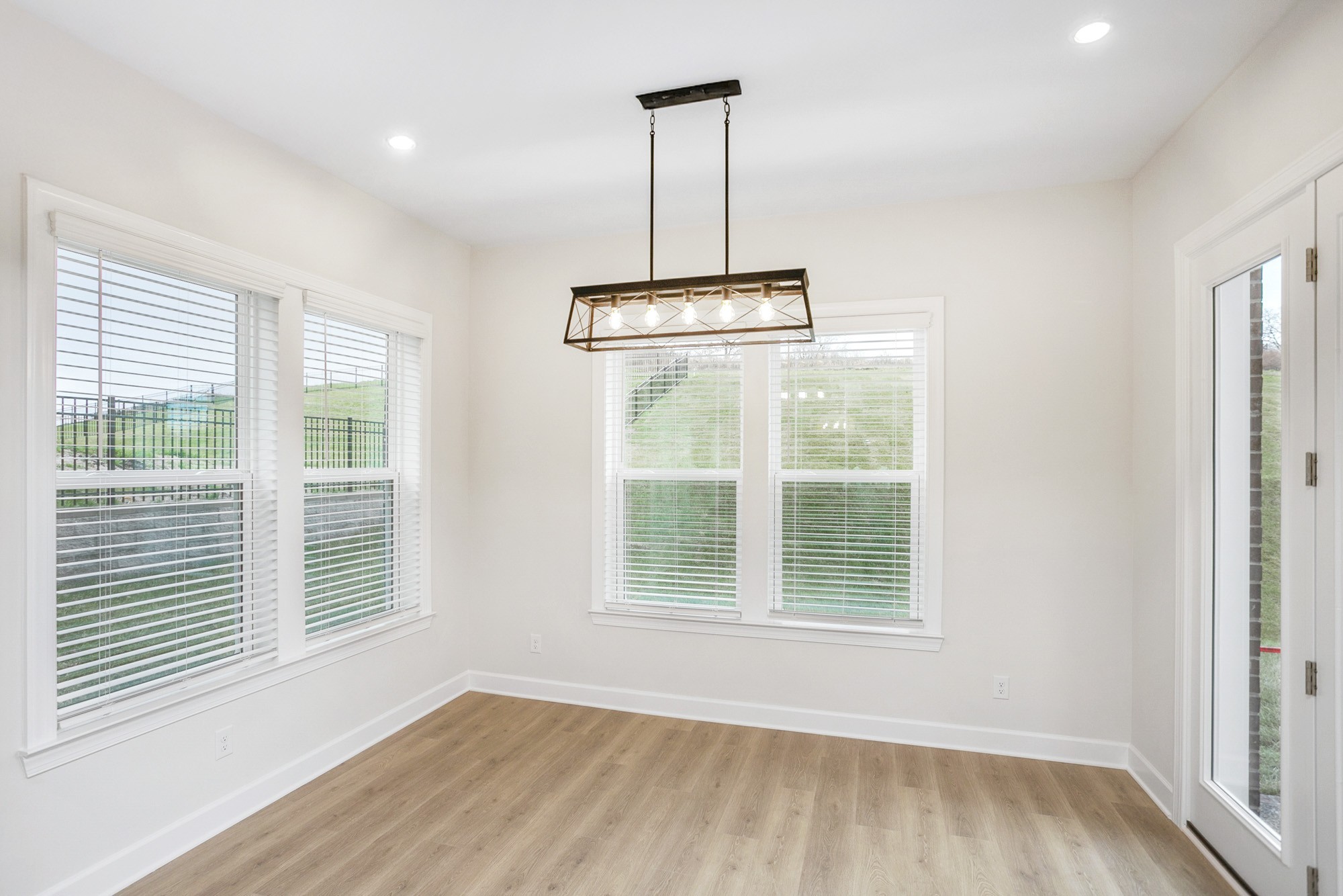 915 Champions Circle Property Photo 6