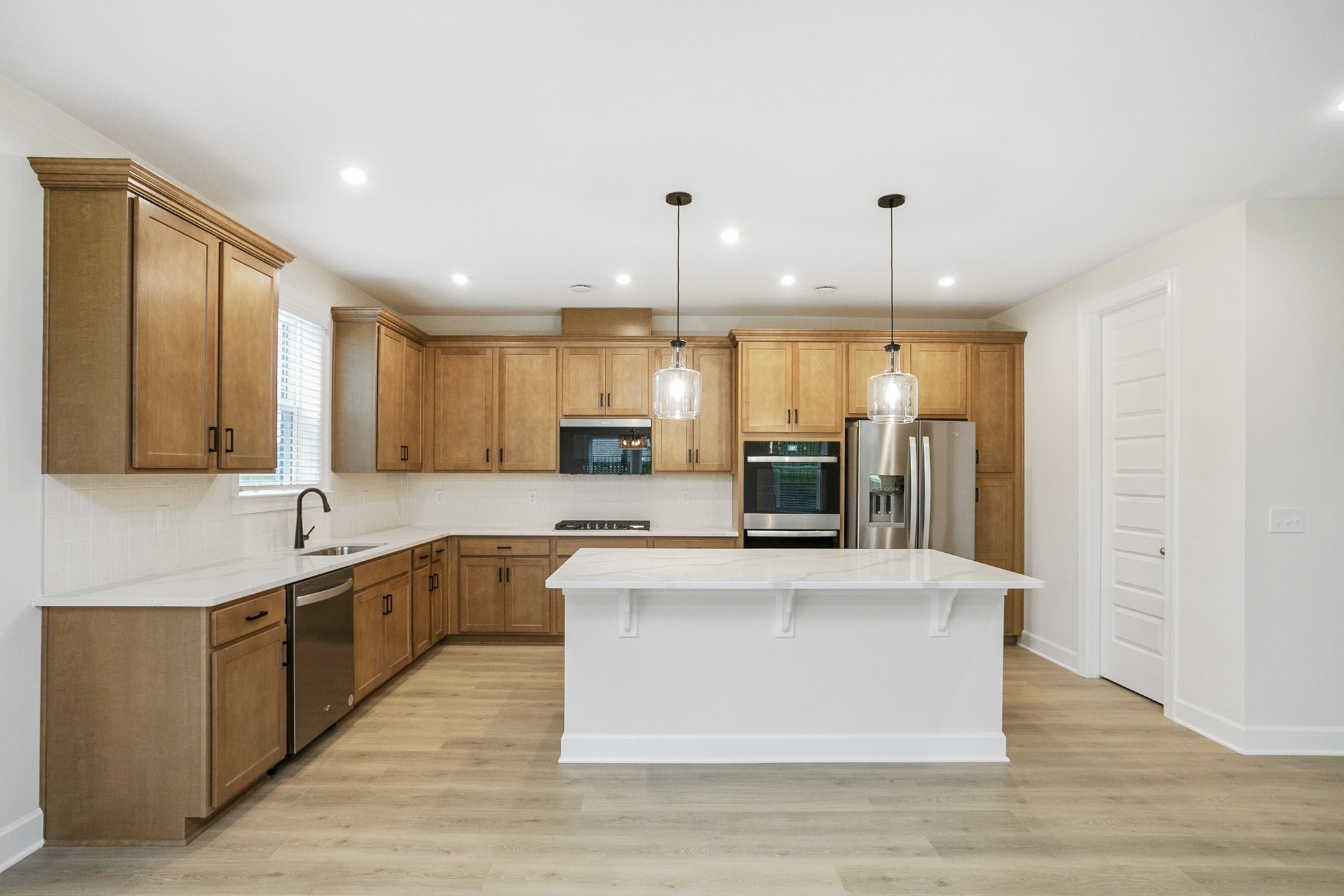 915 Champions Circle Property Photo 8